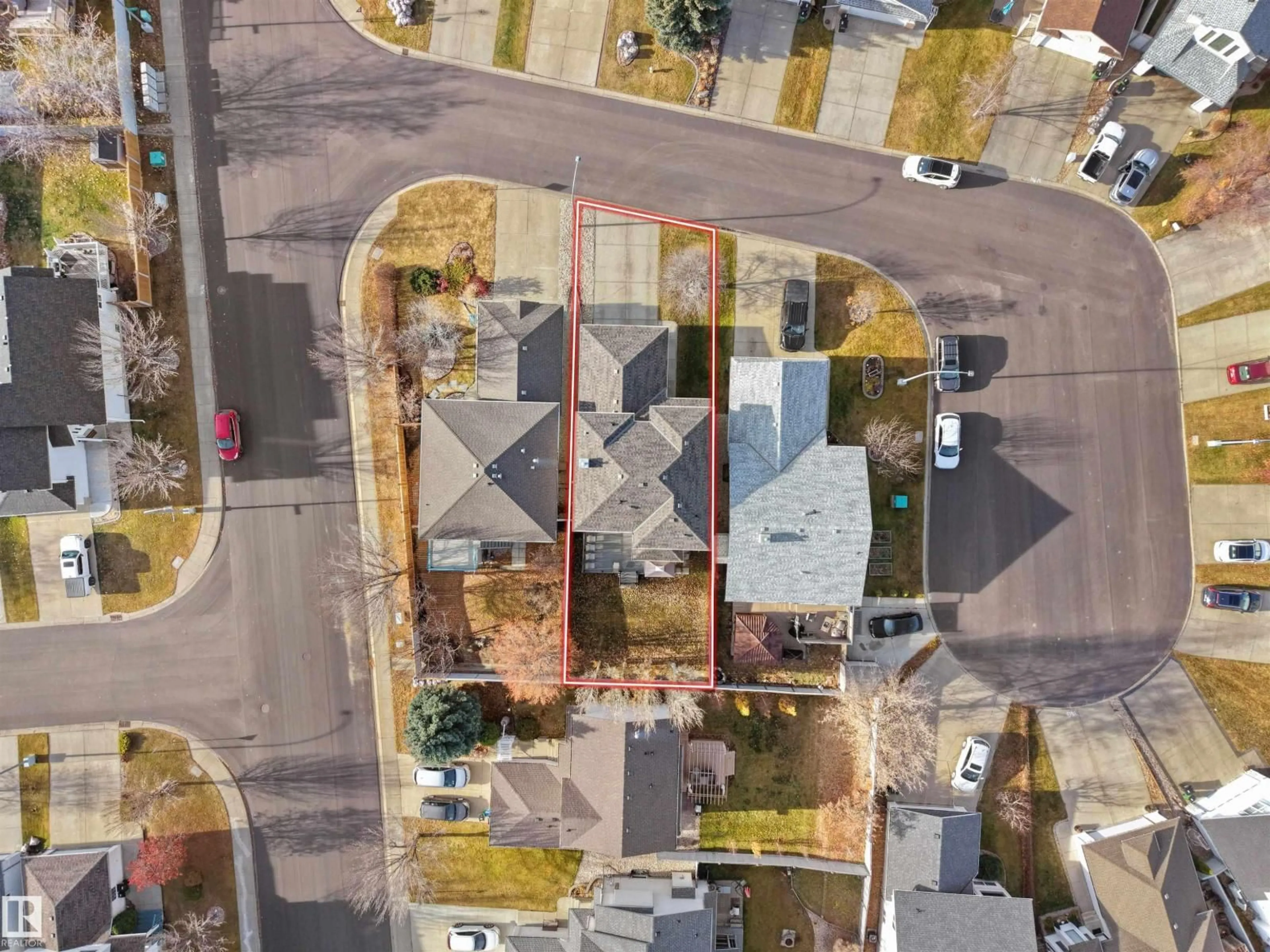 A pic from outside/outdoor area/front of a property/back of a property/a pic from drone, street for 94 DECHENE RD, Edmonton Alberta T6M2S4