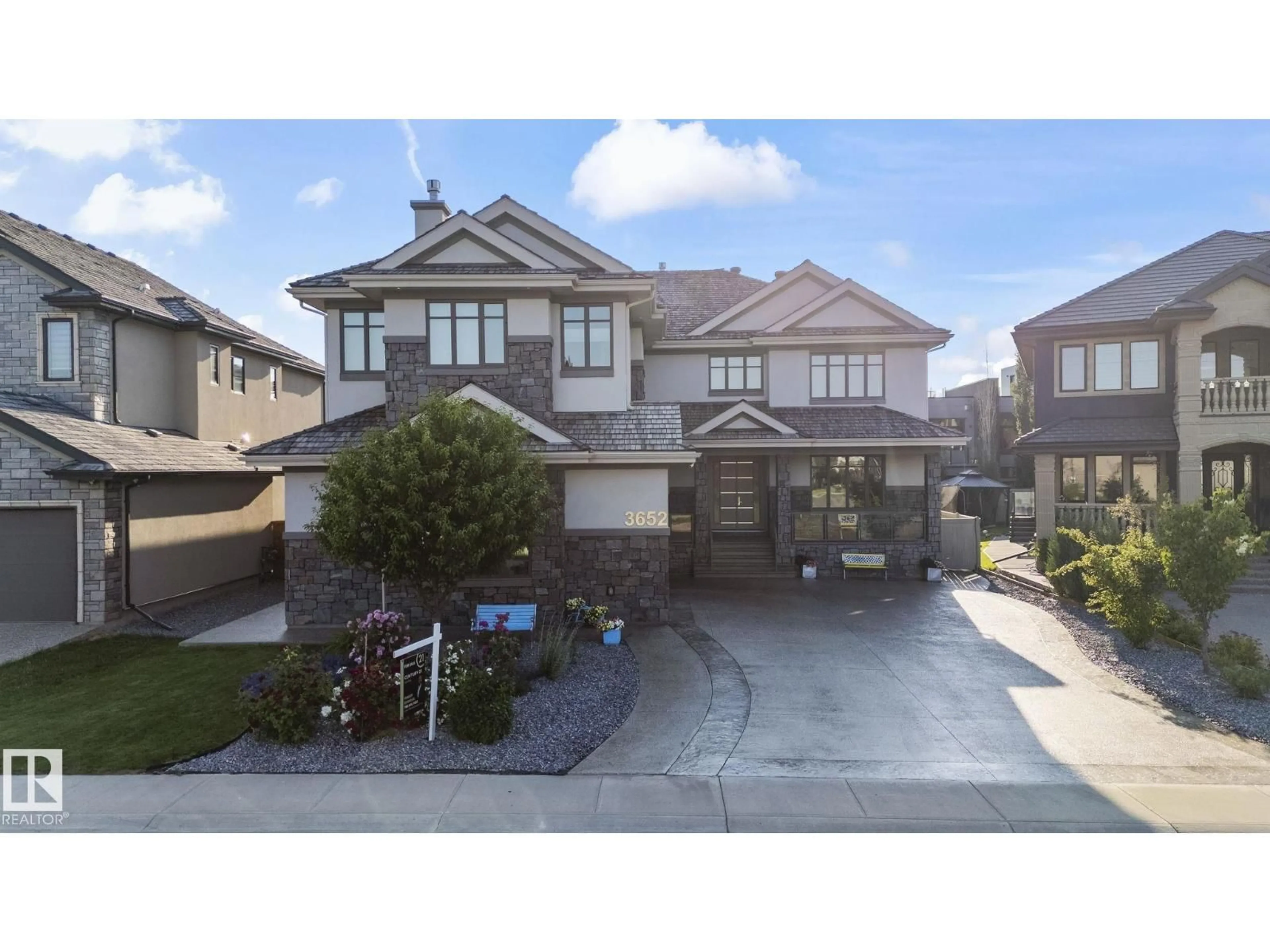 A pic from outside/outdoor area/front of a property/back of a property/a pic from drone, street for 3652 WESTCLIFF WY, Edmonton Alberta T6W2L2