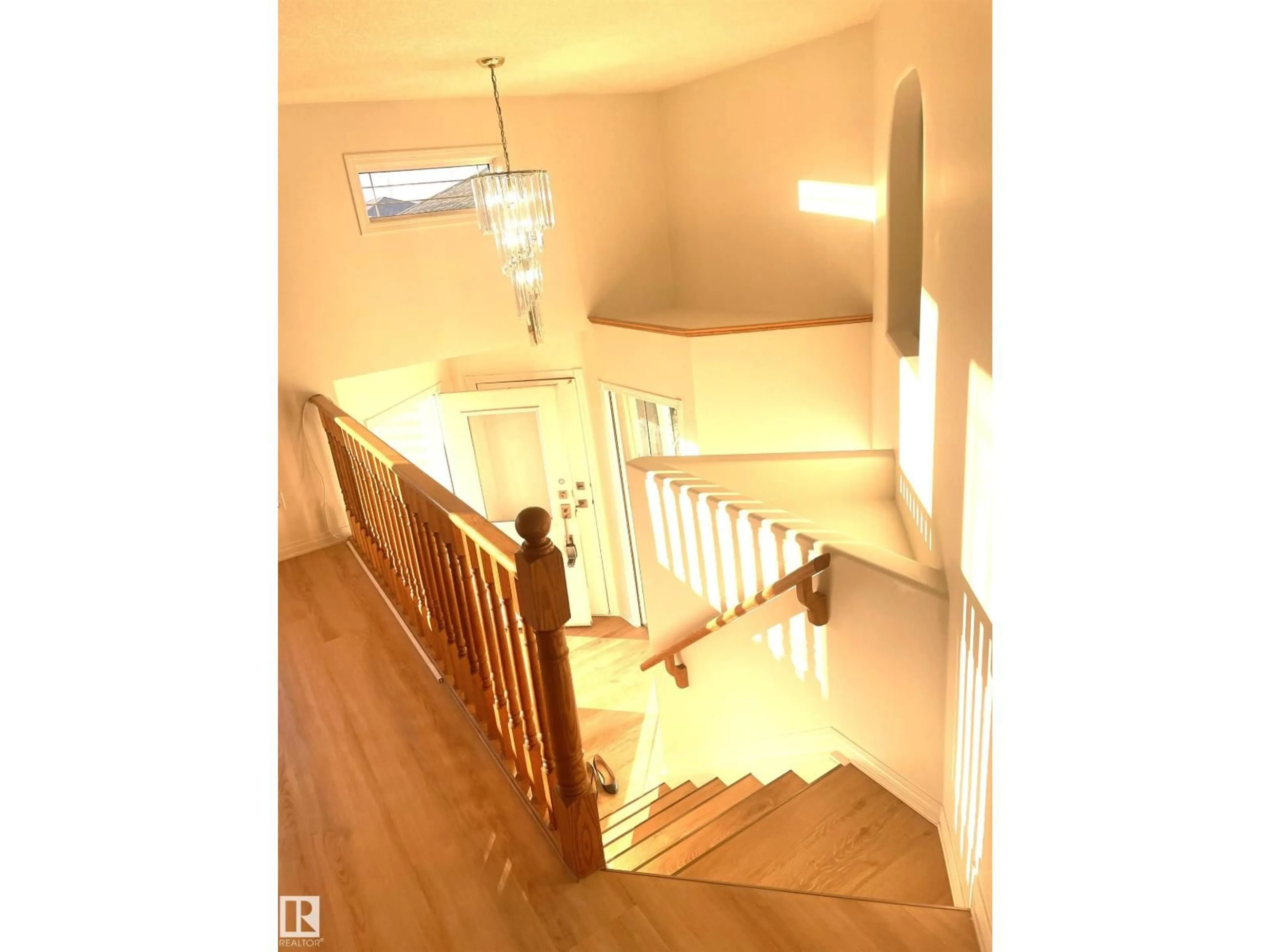 Stairs for 1043 JONES CR, Edmonton Alberta T6L6Y2