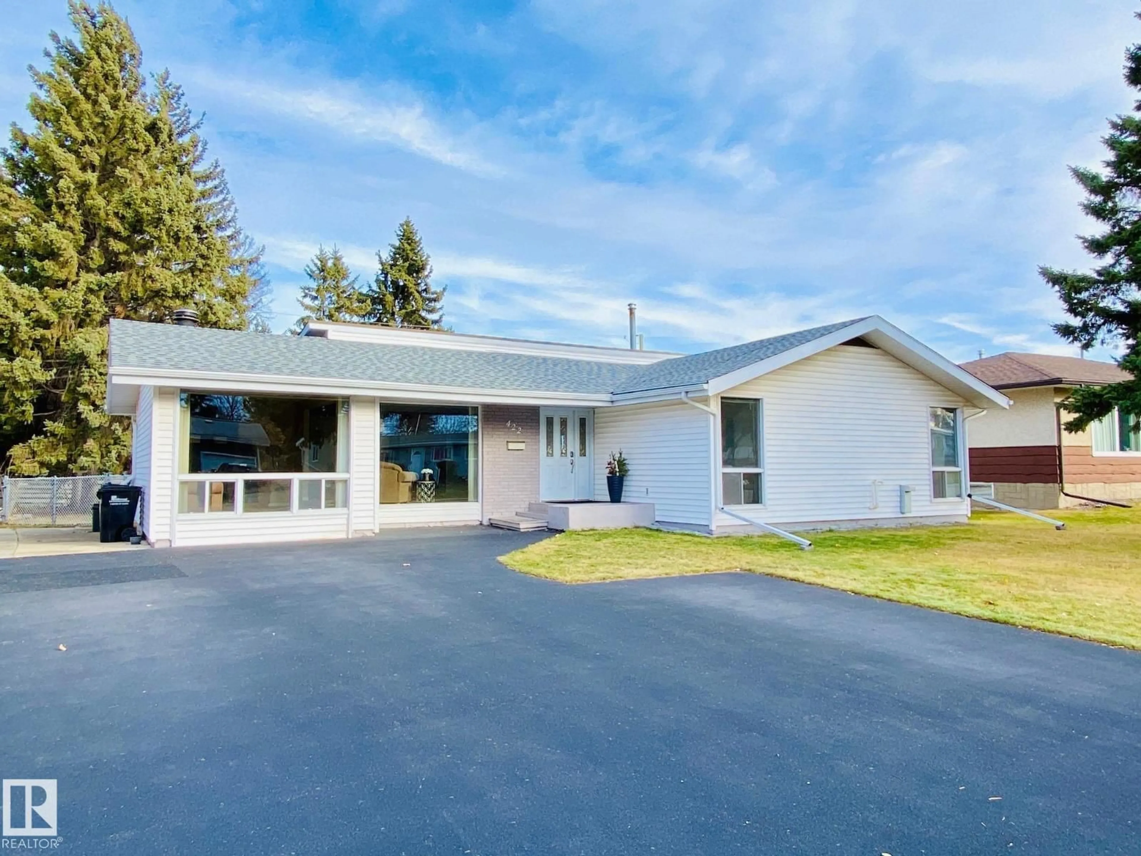 Home with vinyl exterior material, street for 422 EVERGREEN ST, Sherwood Park Alberta T8A1K3
