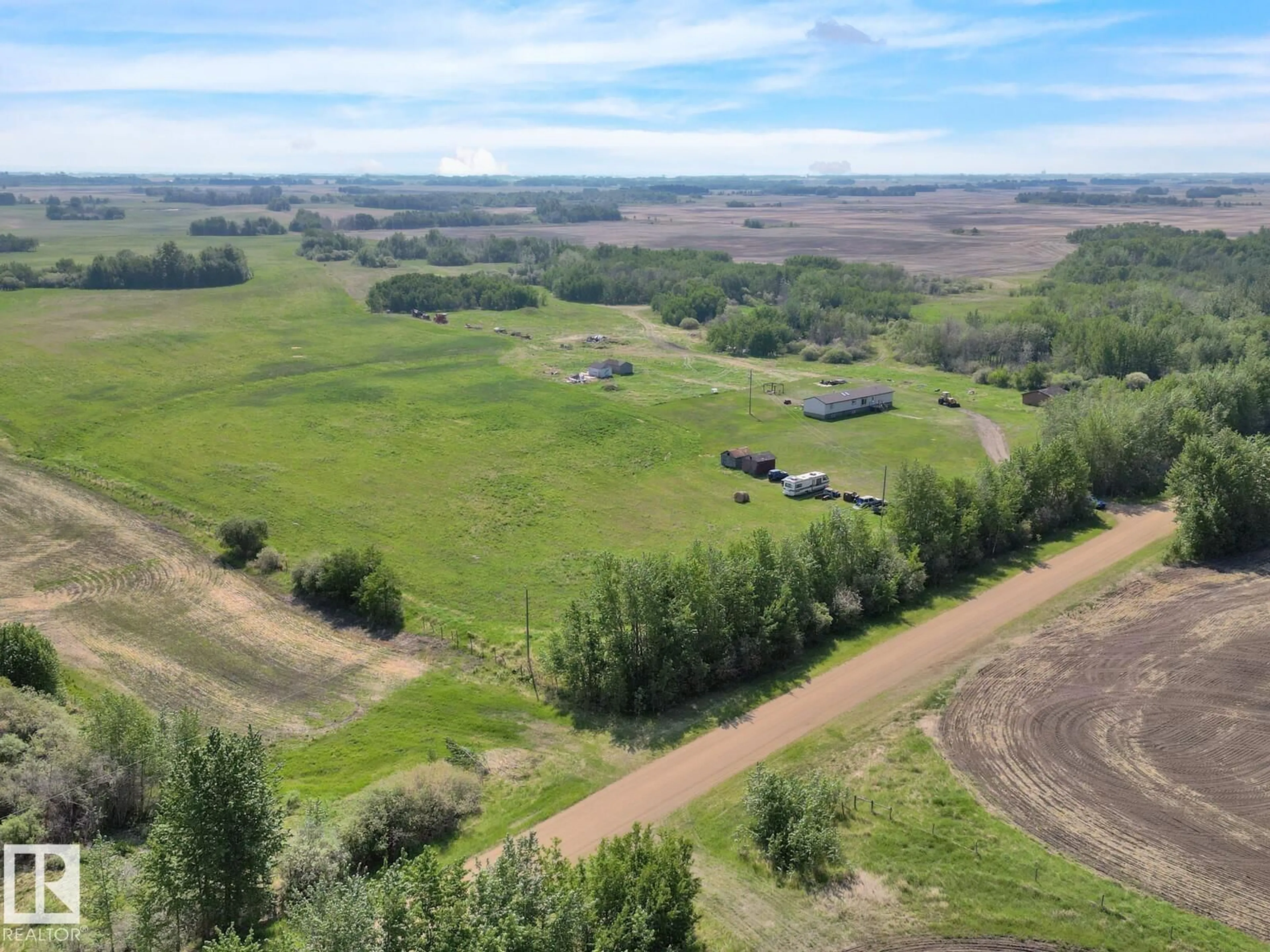A pic from outside/outdoor area/front of a property/back of a property/a pic from drone, unknown for 540075 RANGE ROAD 162, Rural Lamont County Alberta T0B3H0
