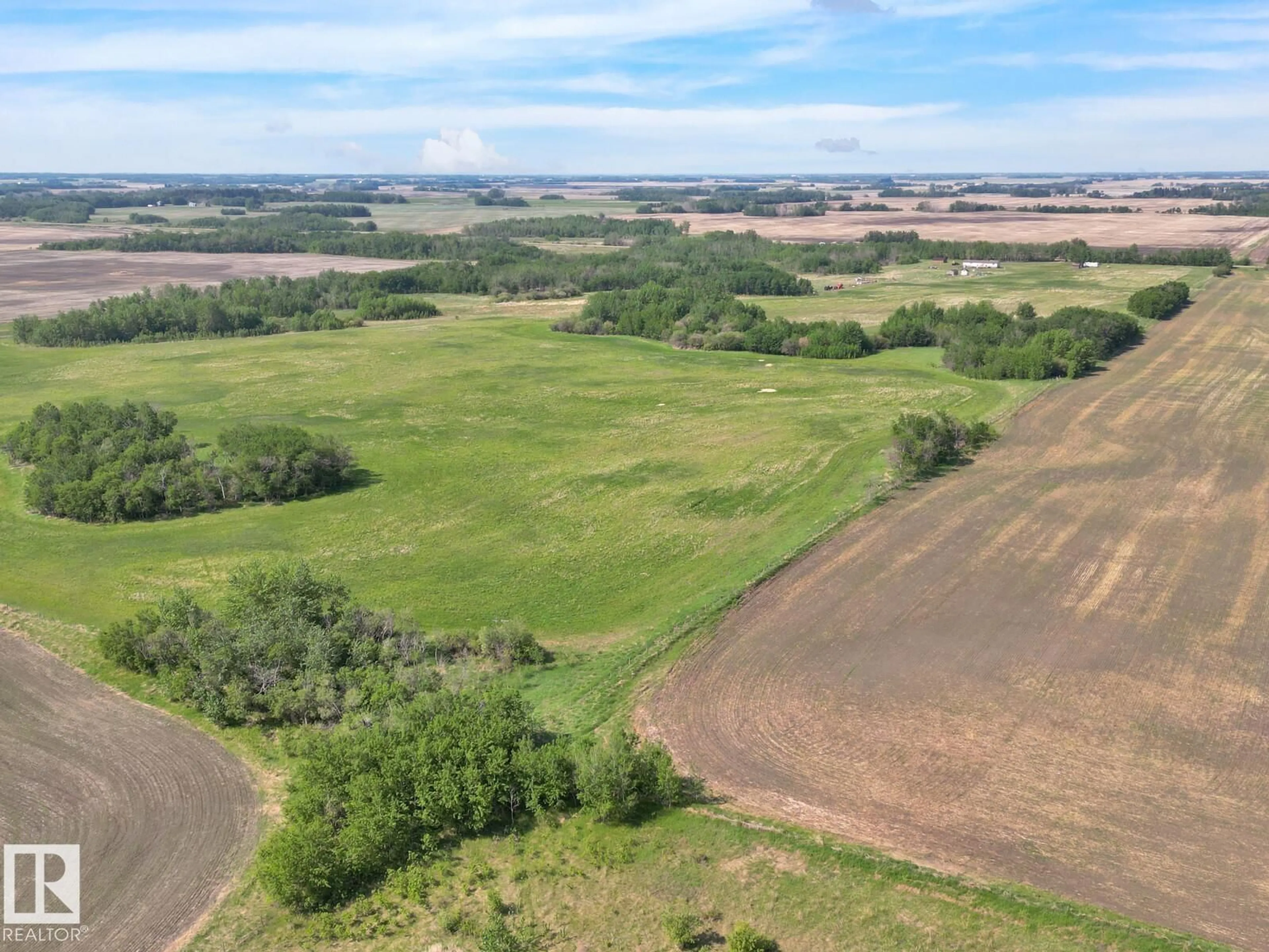 A pic from outside/outdoor area/front of a property/back of a property/a pic from drone, unknown for 540075 RANGE ROAD 162, Rural Lamont County Alberta T0B3H0