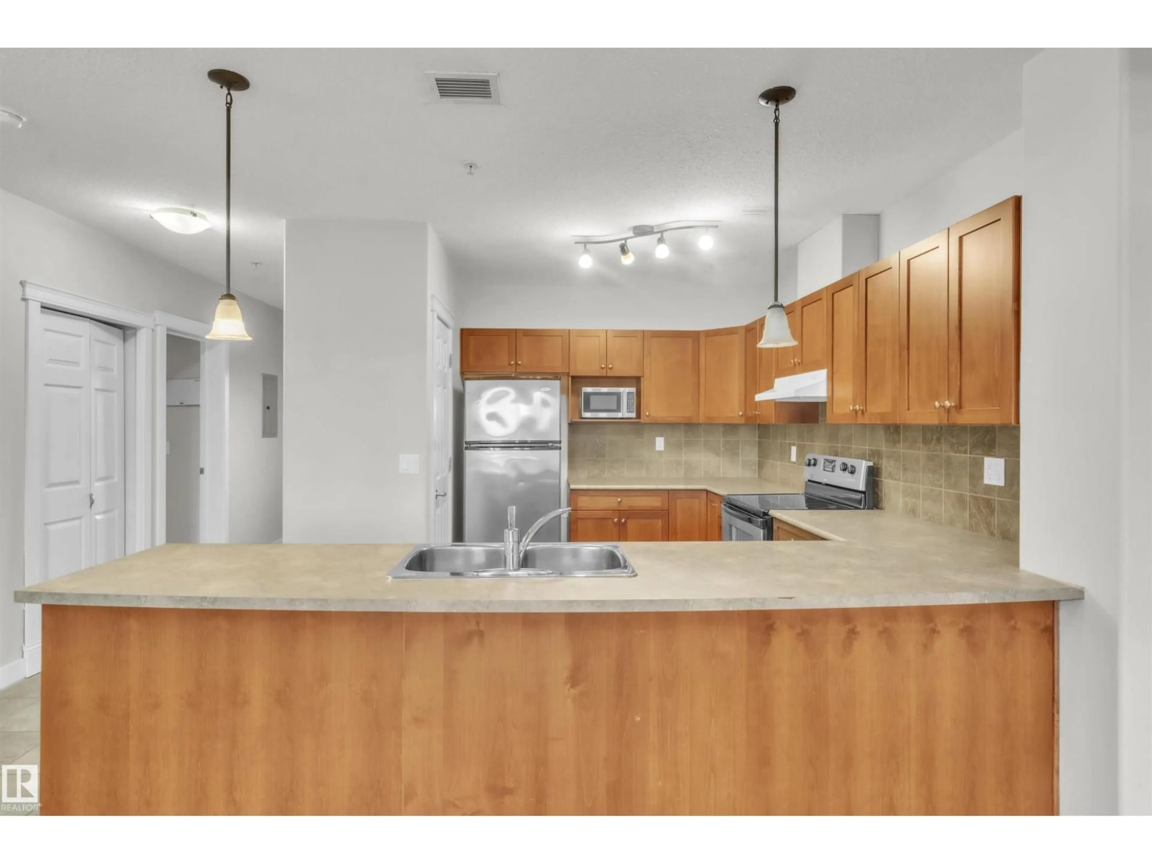 Standard kitchen, unknown for 409 802 12 ST, Cold Lake Alberta T9M0A7