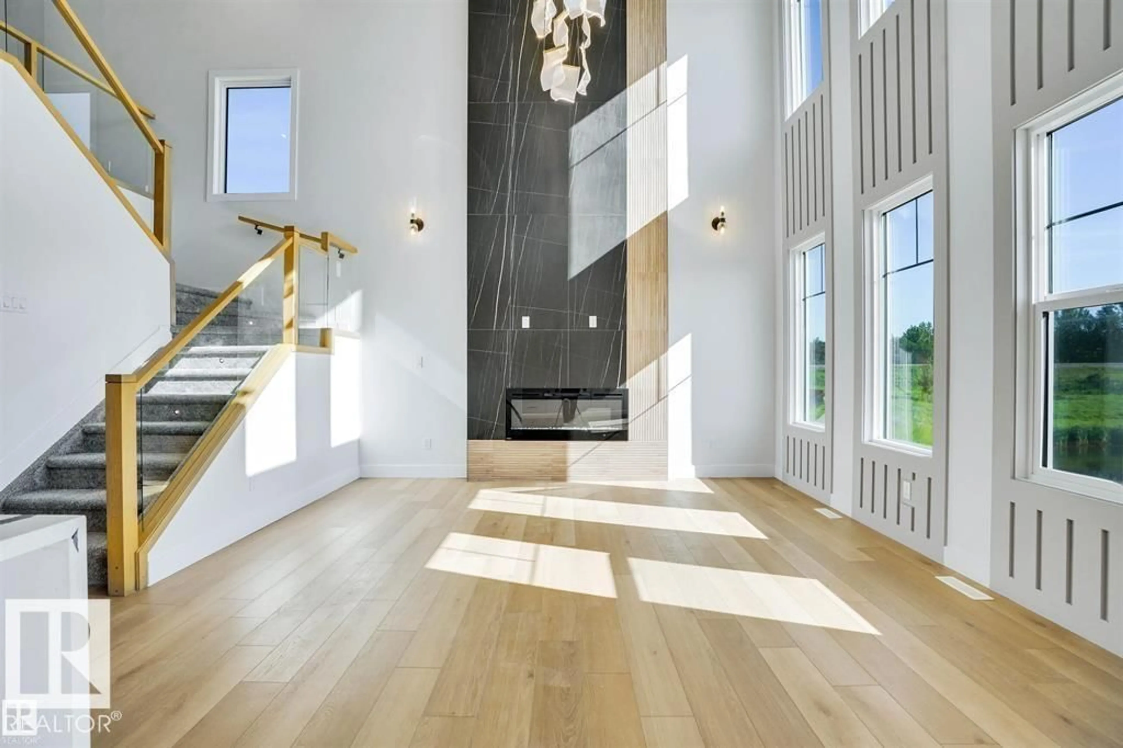 Indoor foyer for 47 ROSEWOOD WY, St. Albert Alberta T8N8B2