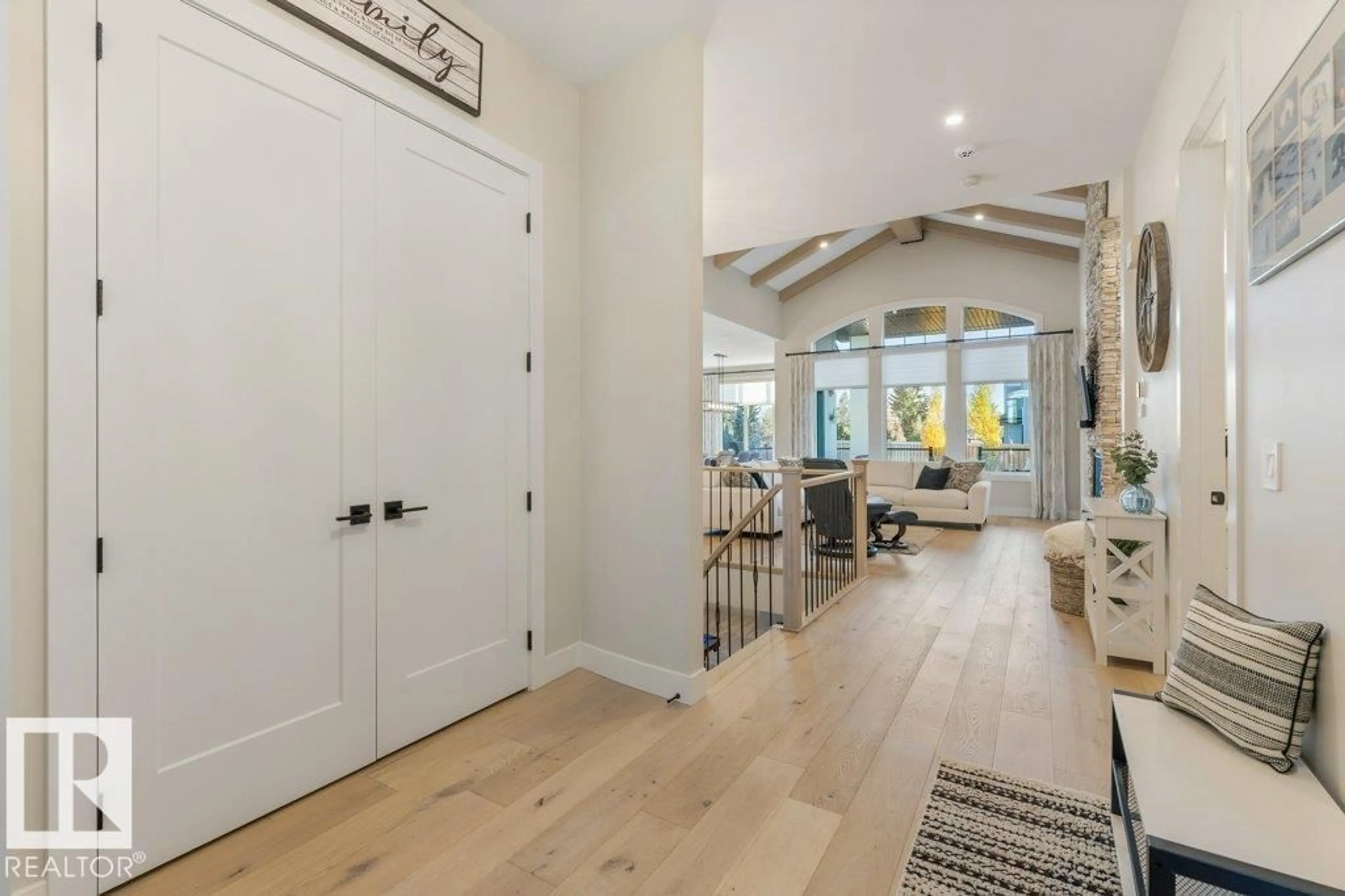 Indoor entryway for 16 EASTON CL, St. Albert Alberta T8N3X9