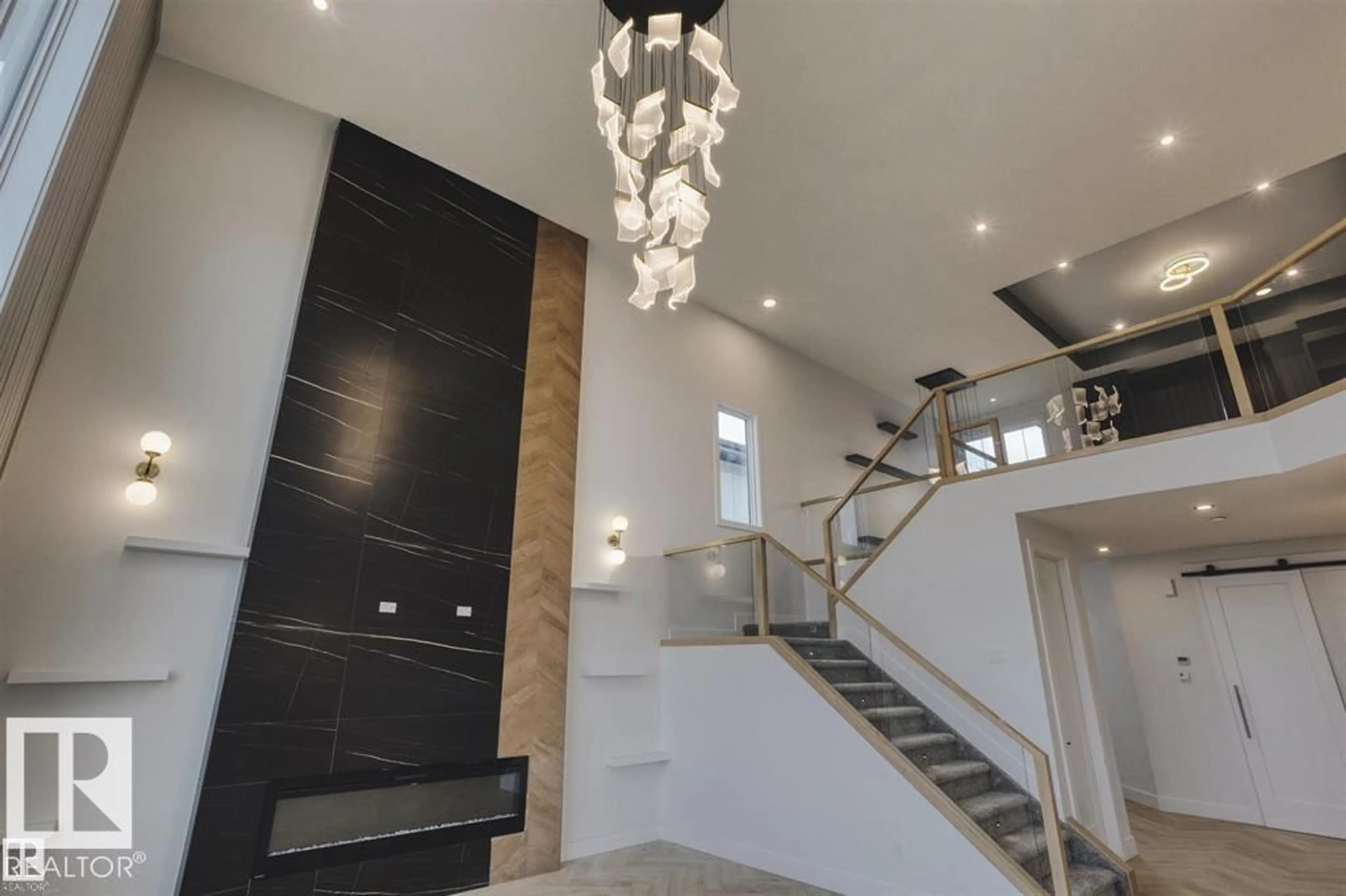 Indoor foyer for 63 JUBILATION DR, St. Albert Alberta T8N7W7