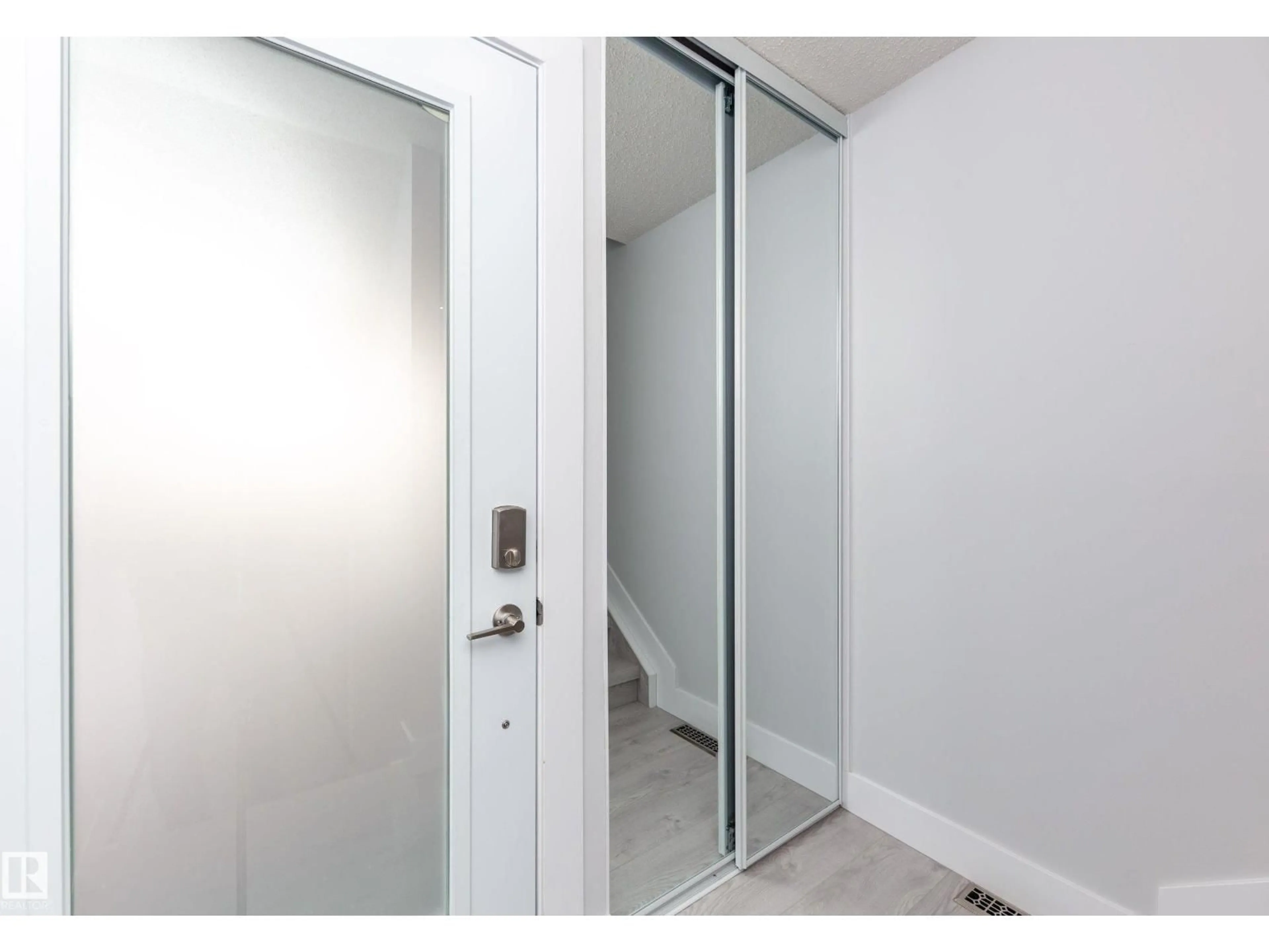 Unknown for 535 WILLOW CO NW, Edmonton Alberta T5T2K7