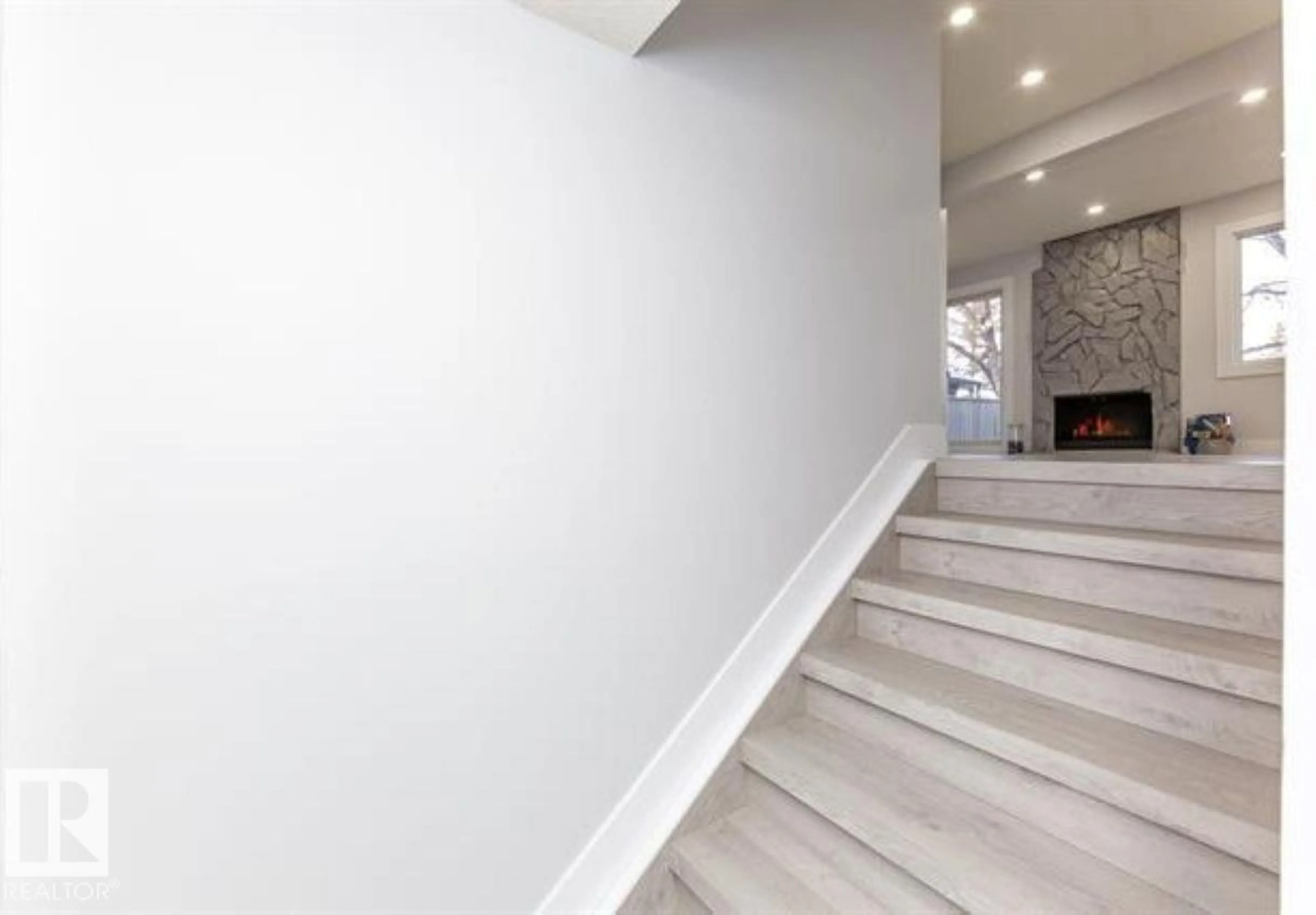 Unknown for 535 WILLOW CO NW, Edmonton Alberta T5T2K7