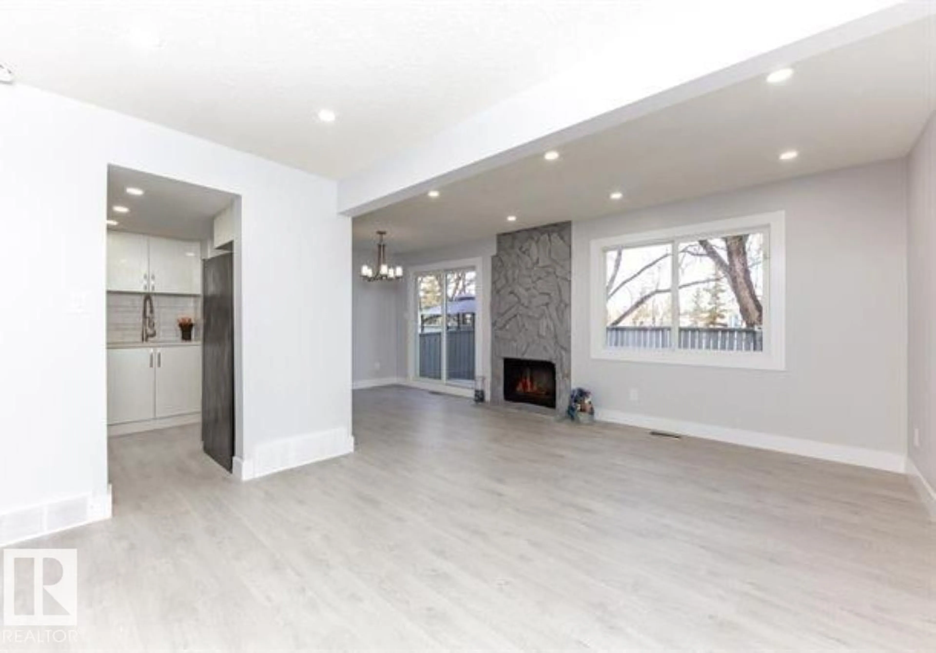 Unknown for 535 WILLOW CO NW, Edmonton Alberta T5T2K7