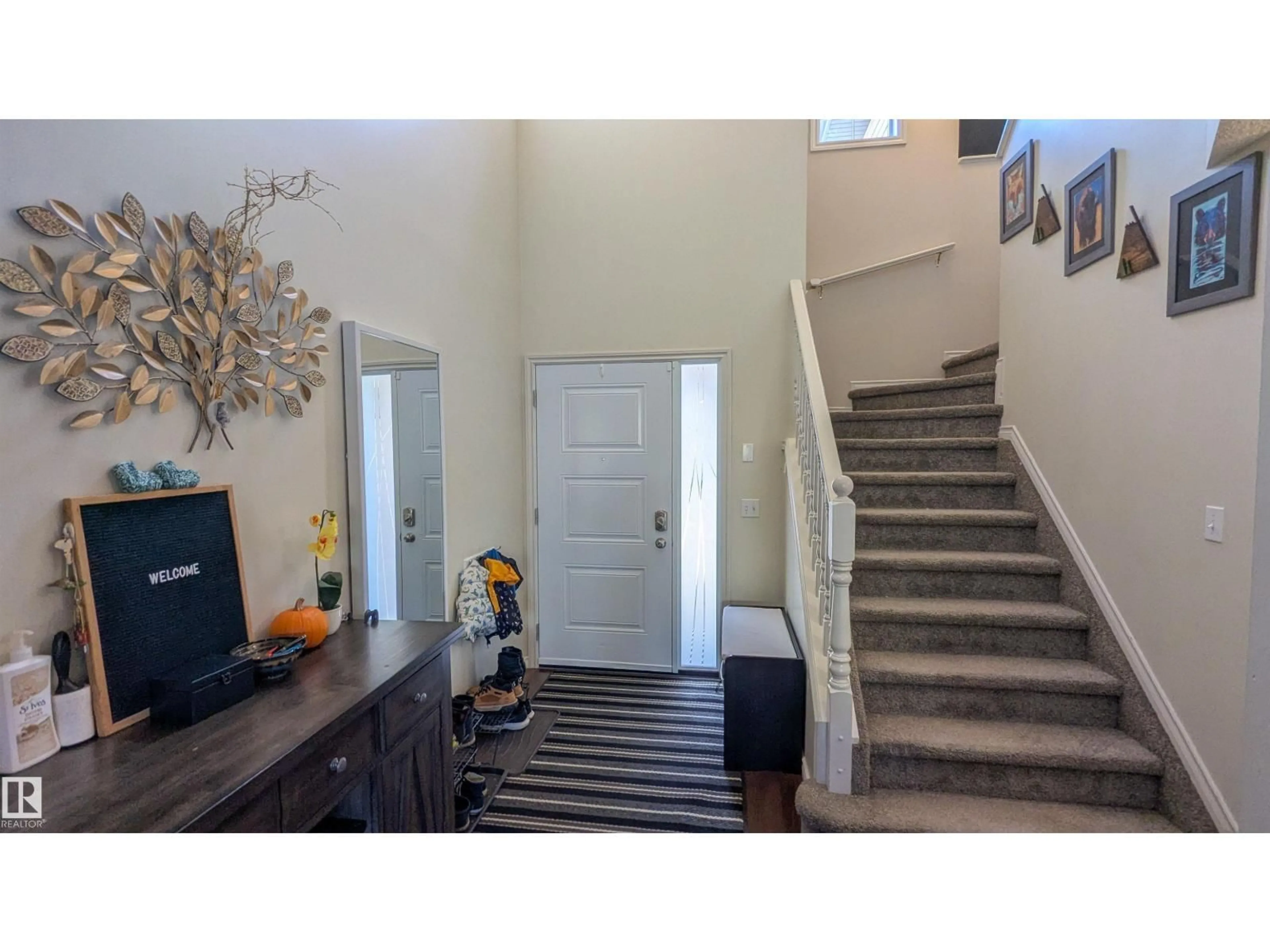 Indoor entryway for 7424 SINGER LANDING LD, Edmonton Alberta T6R3S2