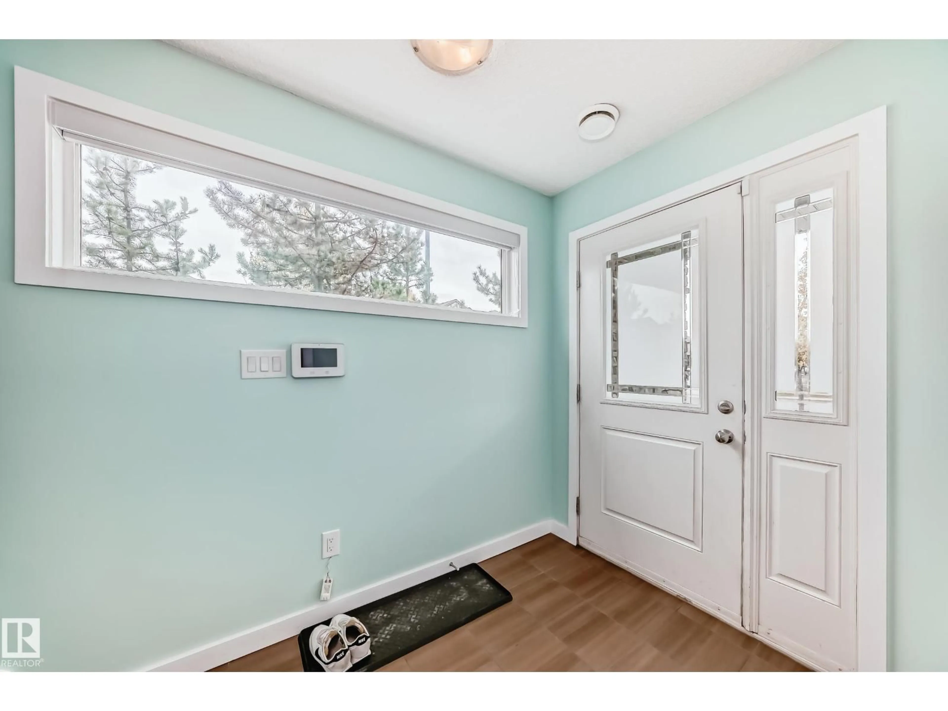 Indoor entryway for 3330 15A AV, Edmonton Alberta T6T0Y1