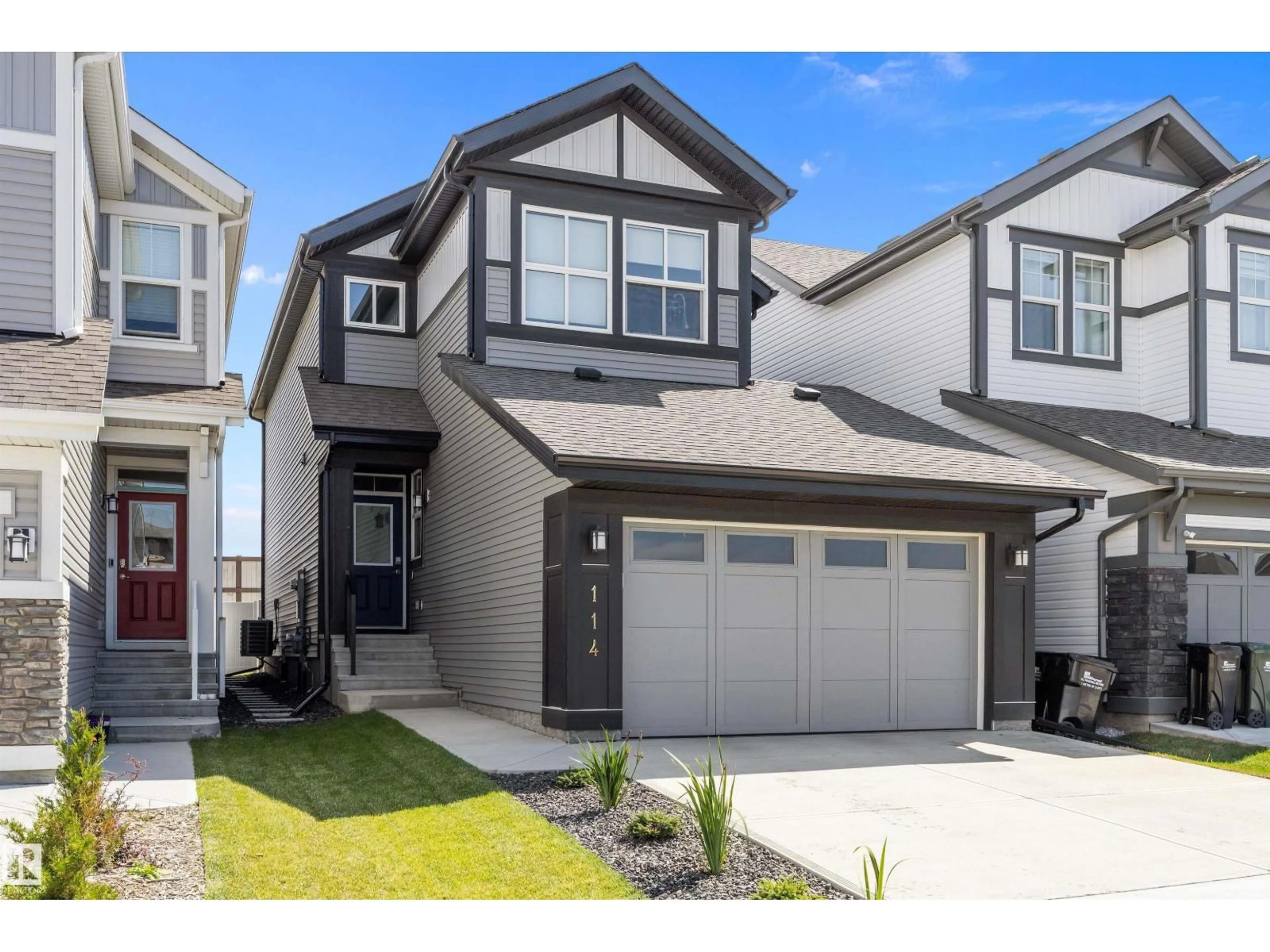 Home with vinyl exterior material, street for 114 SEDUM WY, Sherwood Park Alberta T8H2X8