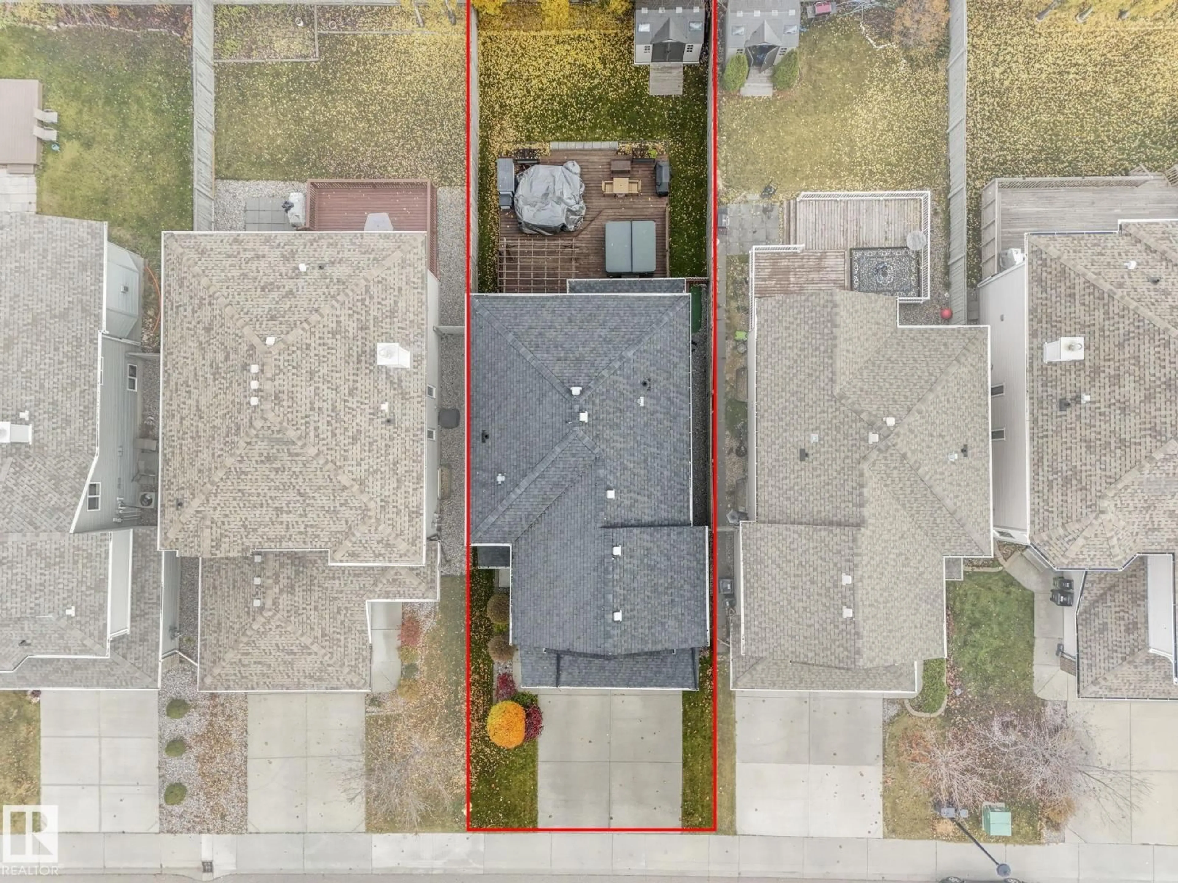 A pic from outside/outdoor area/front of a property/back of a property/a pic from drone, street for 6913 STROM LN, Edmonton Alberta T6R0G3