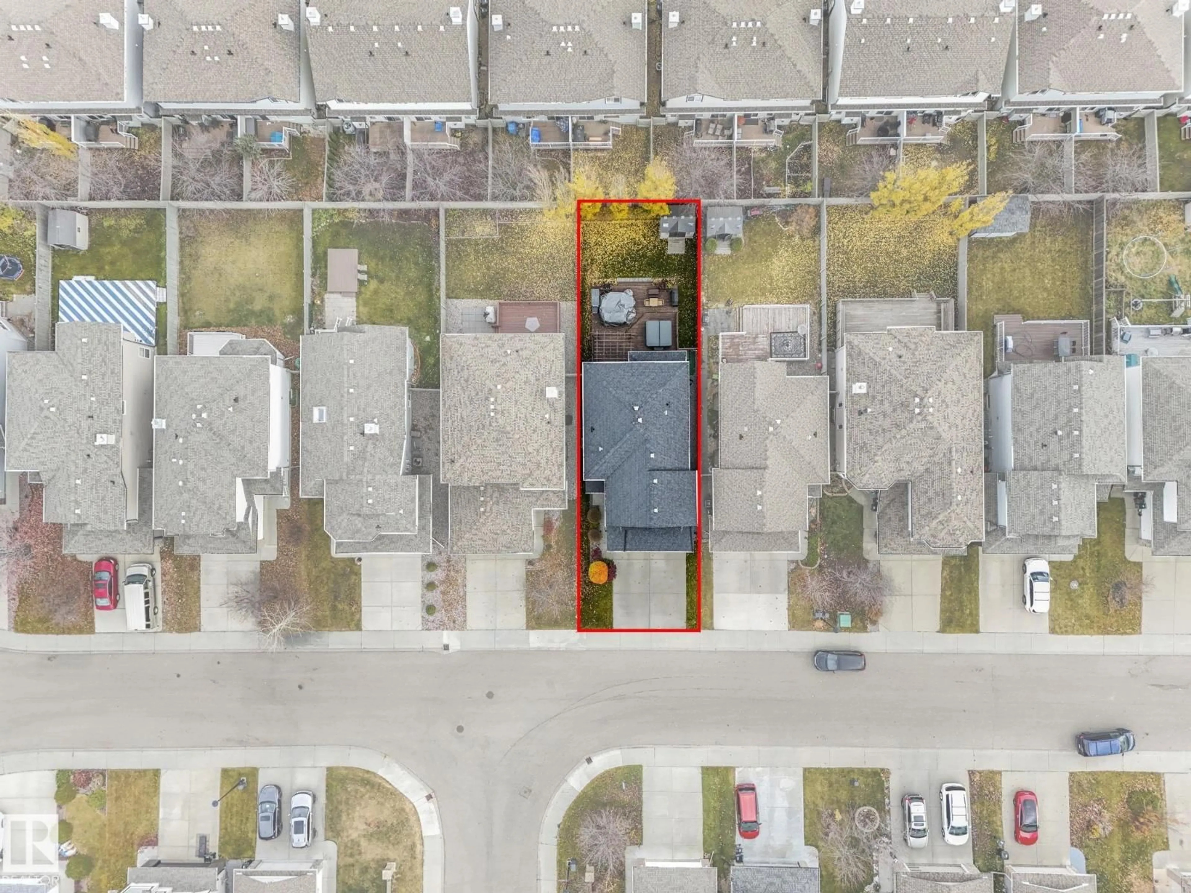 A pic from outside/outdoor area/front of a property/back of a property/a pic from drone, street for 6913 STROM LN, Edmonton Alberta T6R0G3