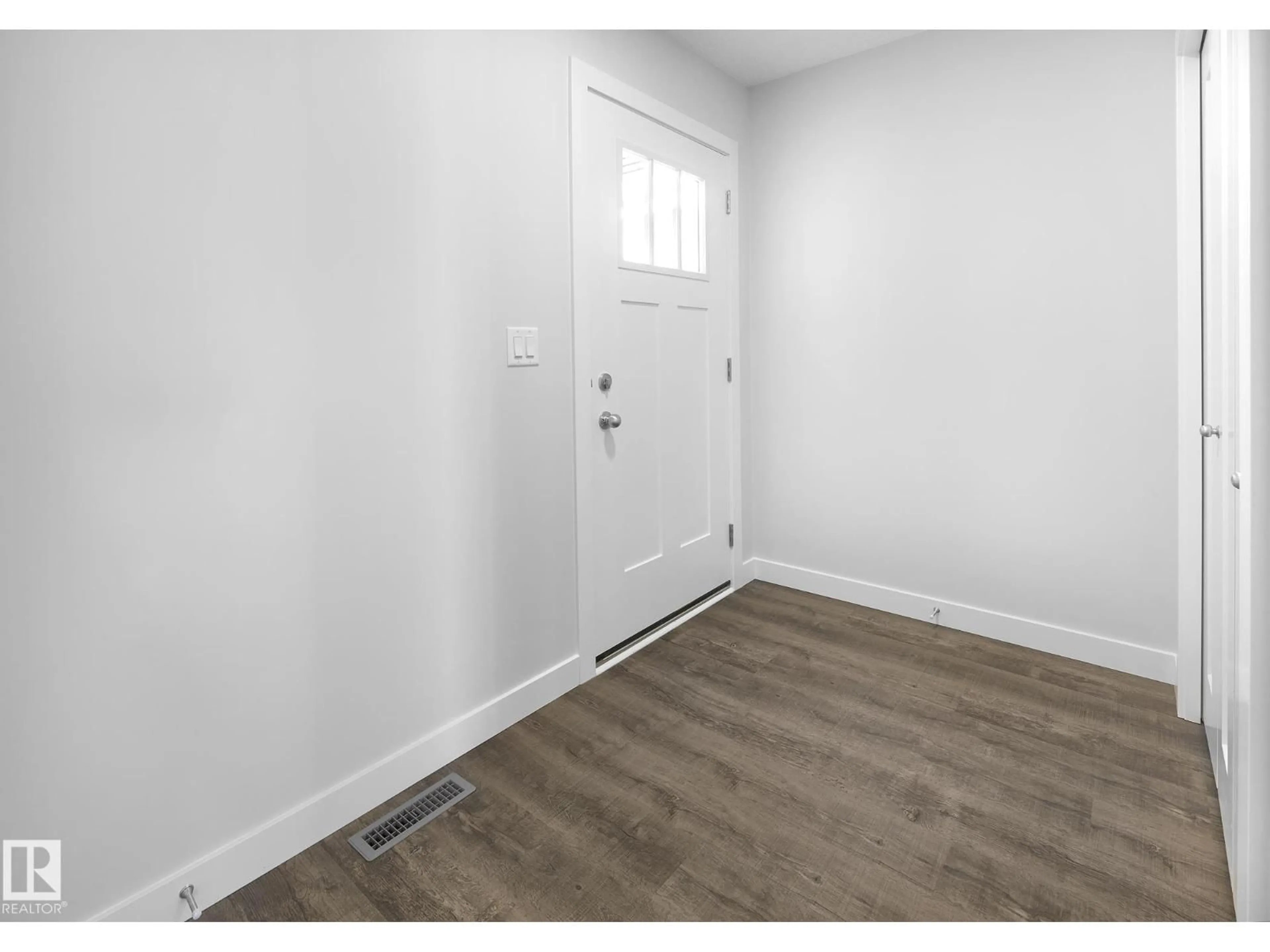 Indoor entryway for 760 BERG LO, Leduc Alberta T9E1G8
