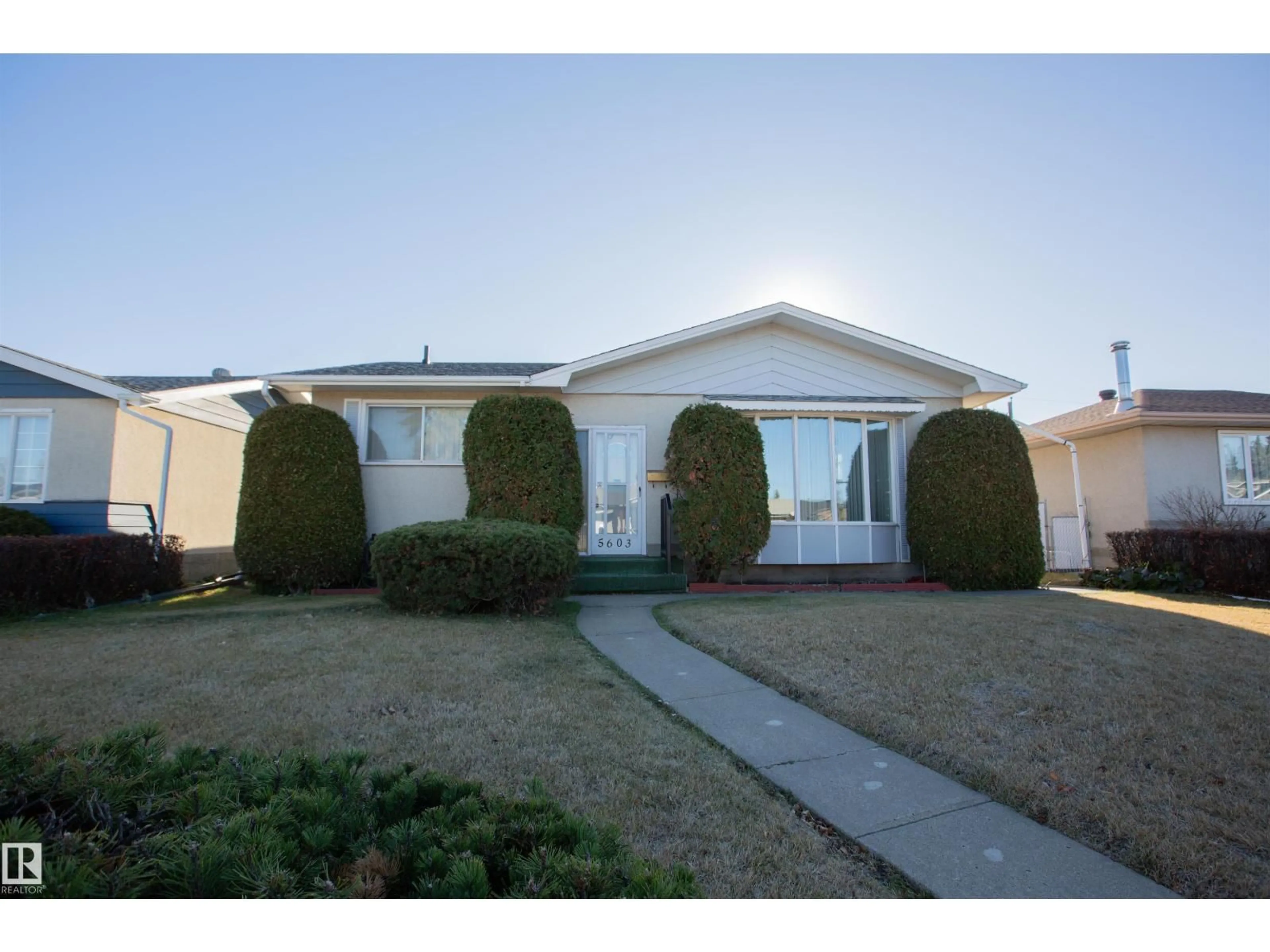 Home with vinyl exterior material, street for 5603 92 AV, Edmonton Alberta T6B0S2