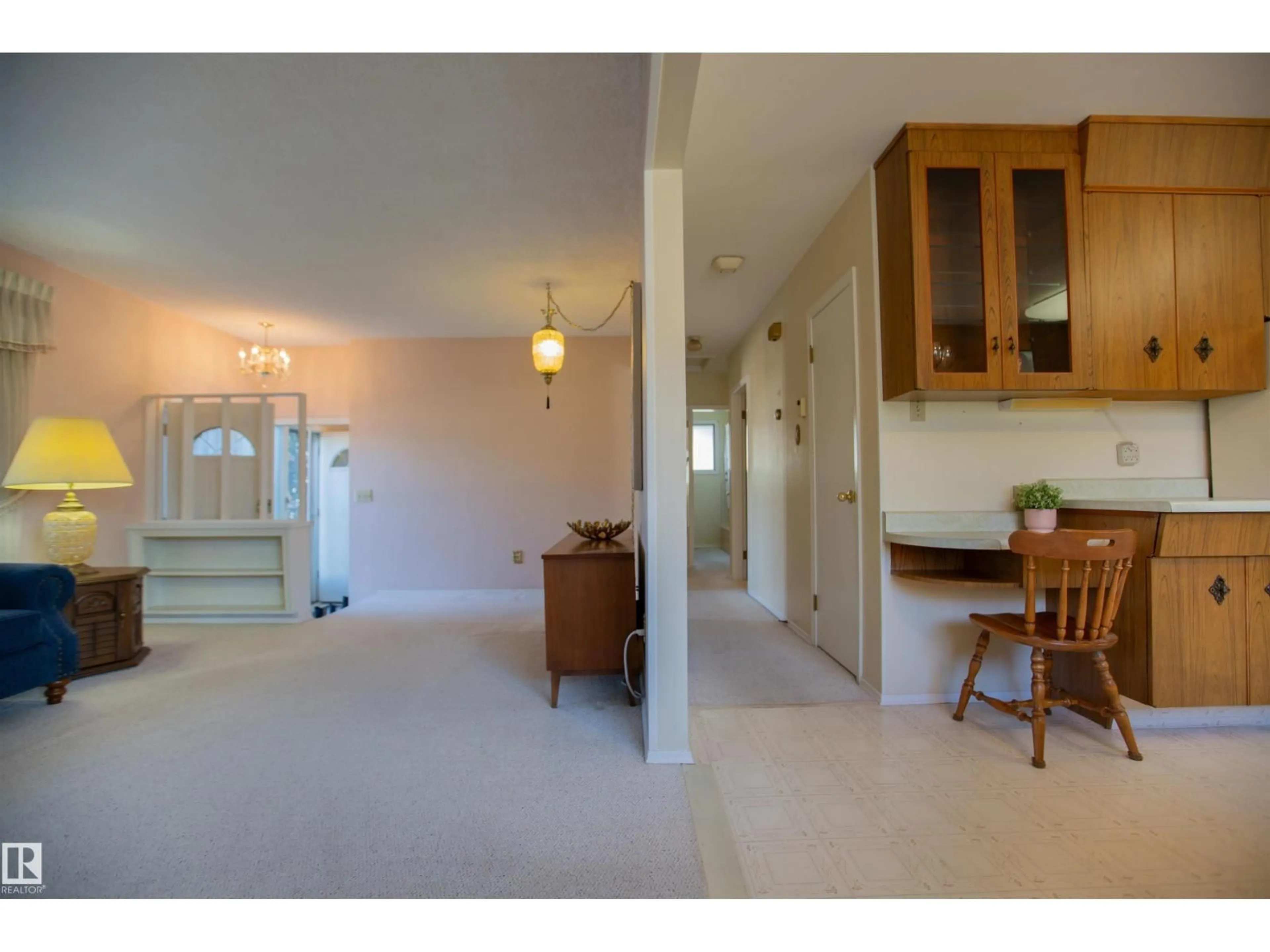 Indoor foyer for 5603 92 AV, Edmonton Alberta T6B0S2