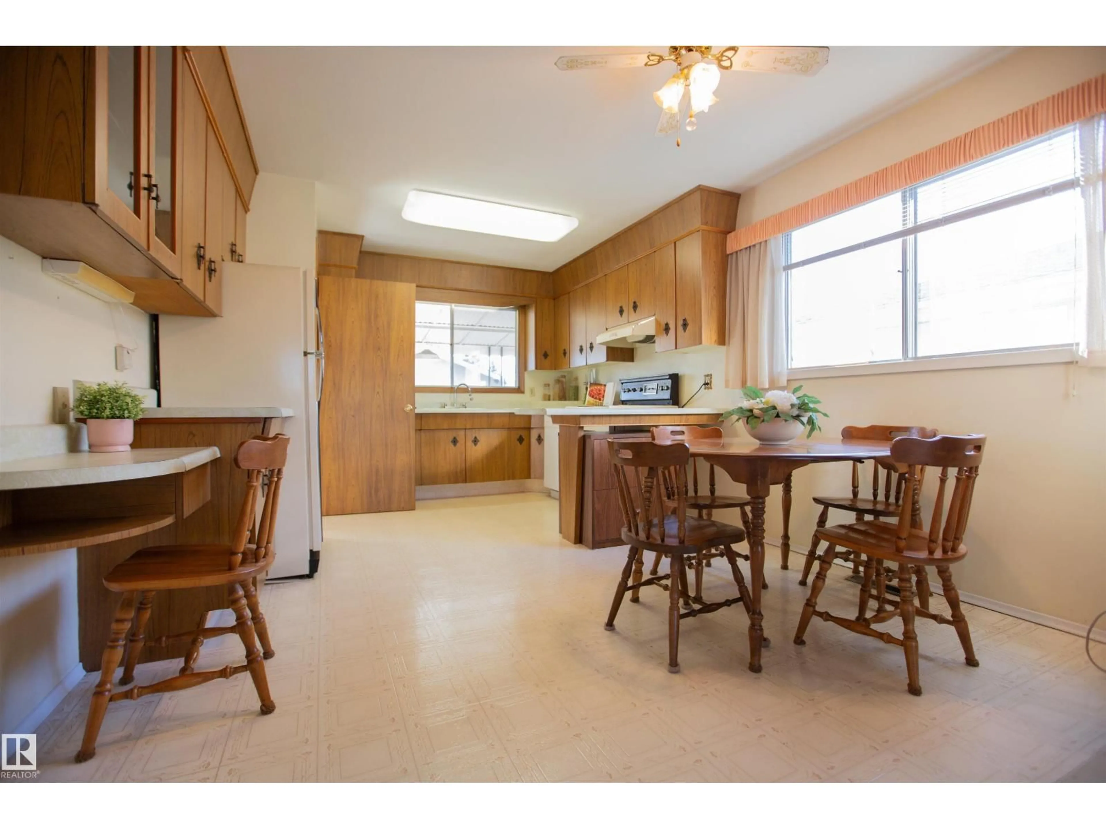 Standard kitchen, ceramic/tile floor for 5603 92 AV, Edmonton Alberta T6B0S2