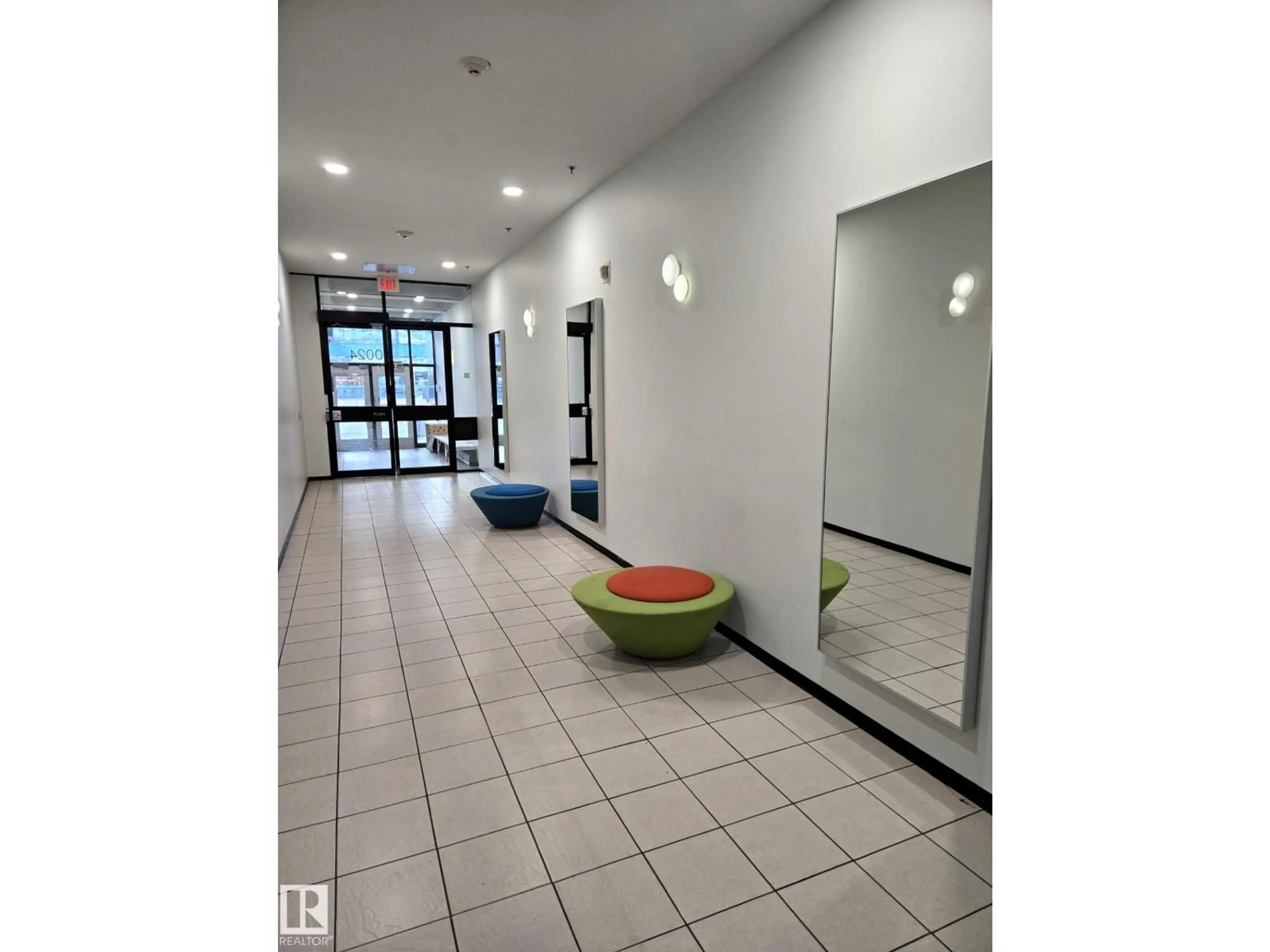 Indoor foyer for 10024 - 607 JASPER AV, Edmonton Alberta T5J1R9
