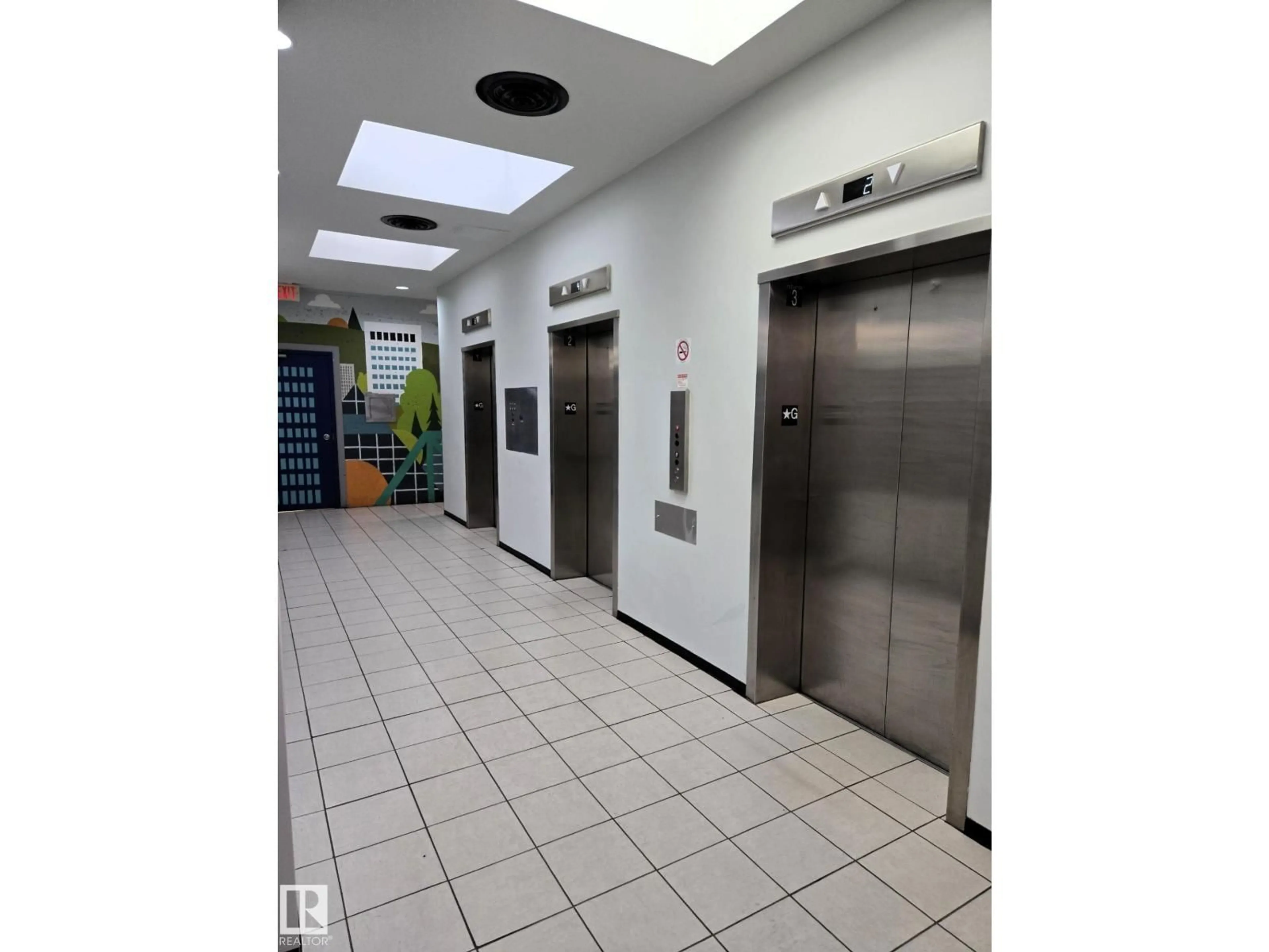 Indoor foyer for 10024 - 607 JASPER AV, Edmonton Alberta T5J1R9