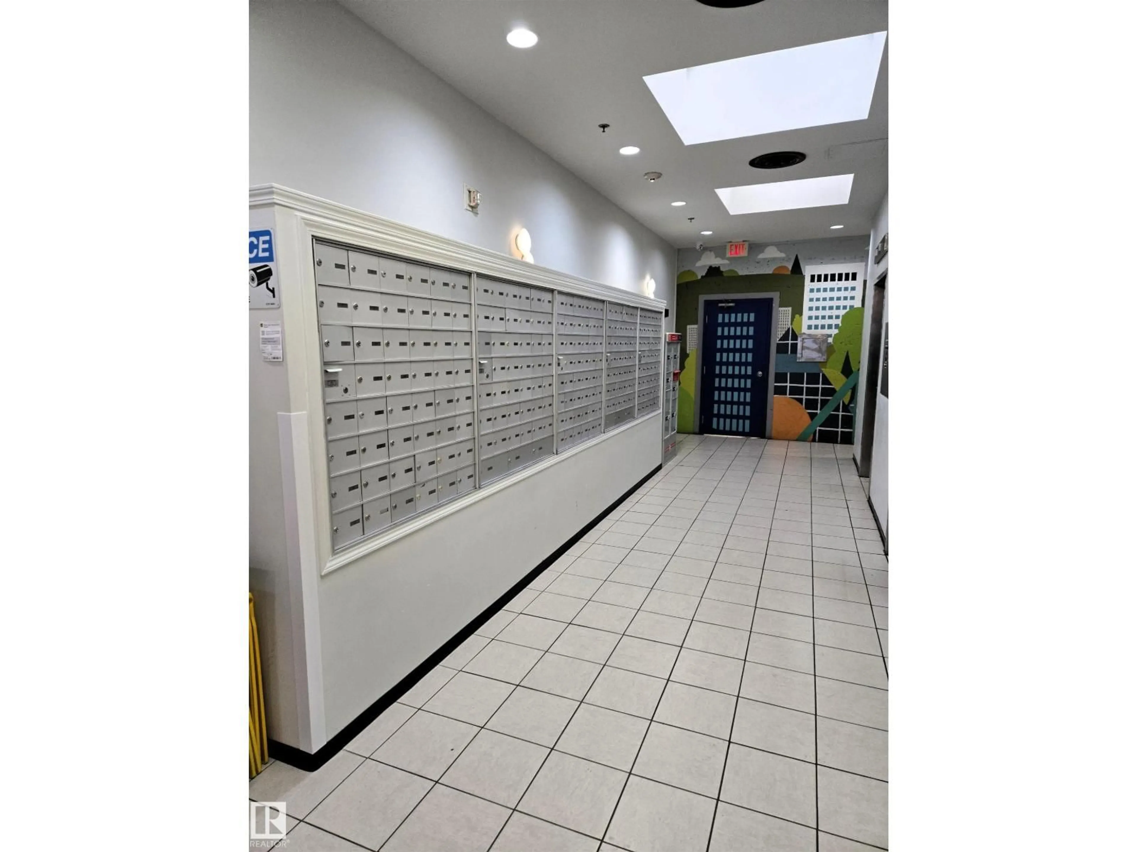 Indoor foyer for 10024 - 607 JASPER AV, Edmonton Alberta T5J1R9