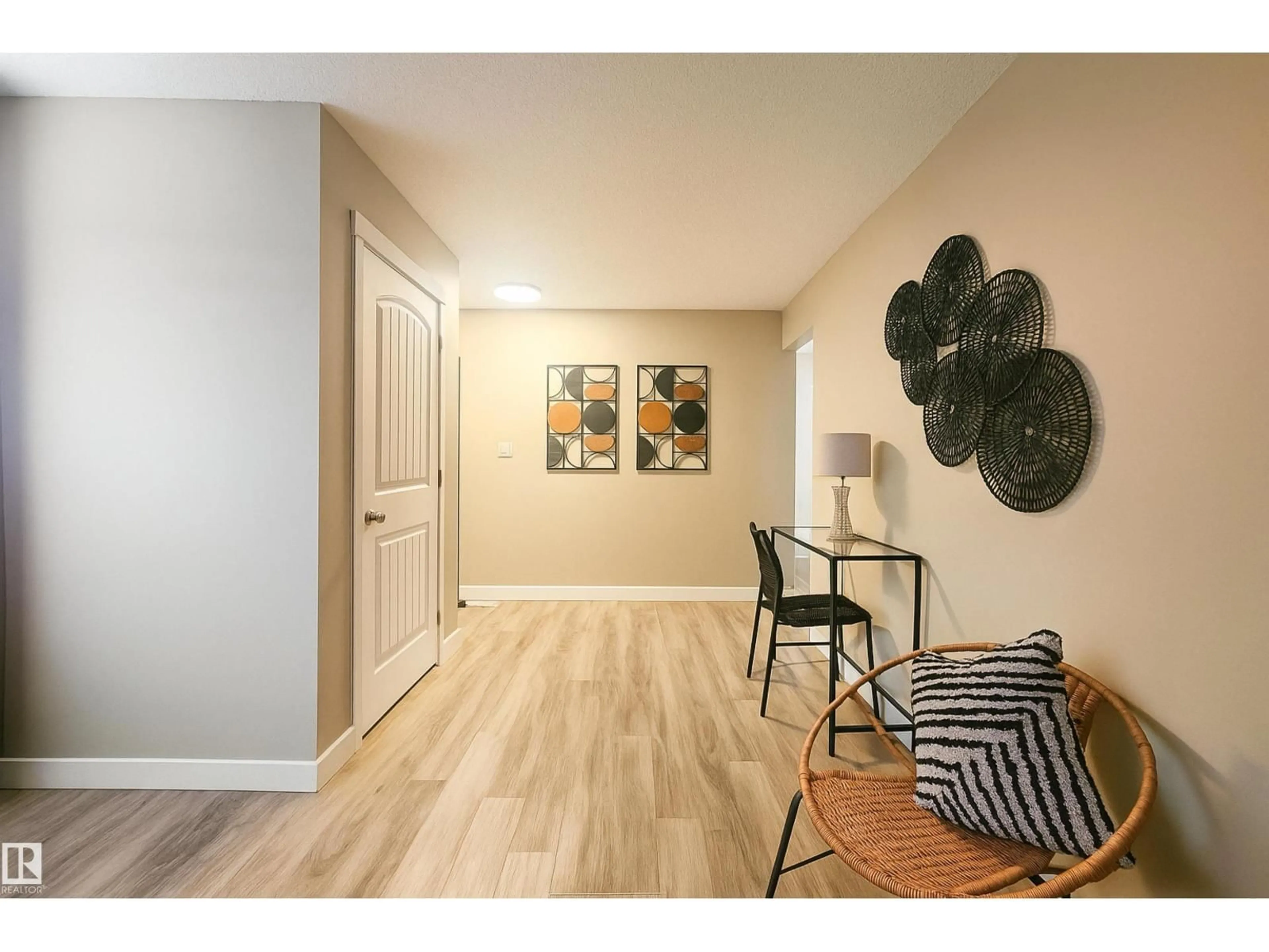 Indoor entryway for 4203 83 ST, Edmonton Alberta T6K1C8