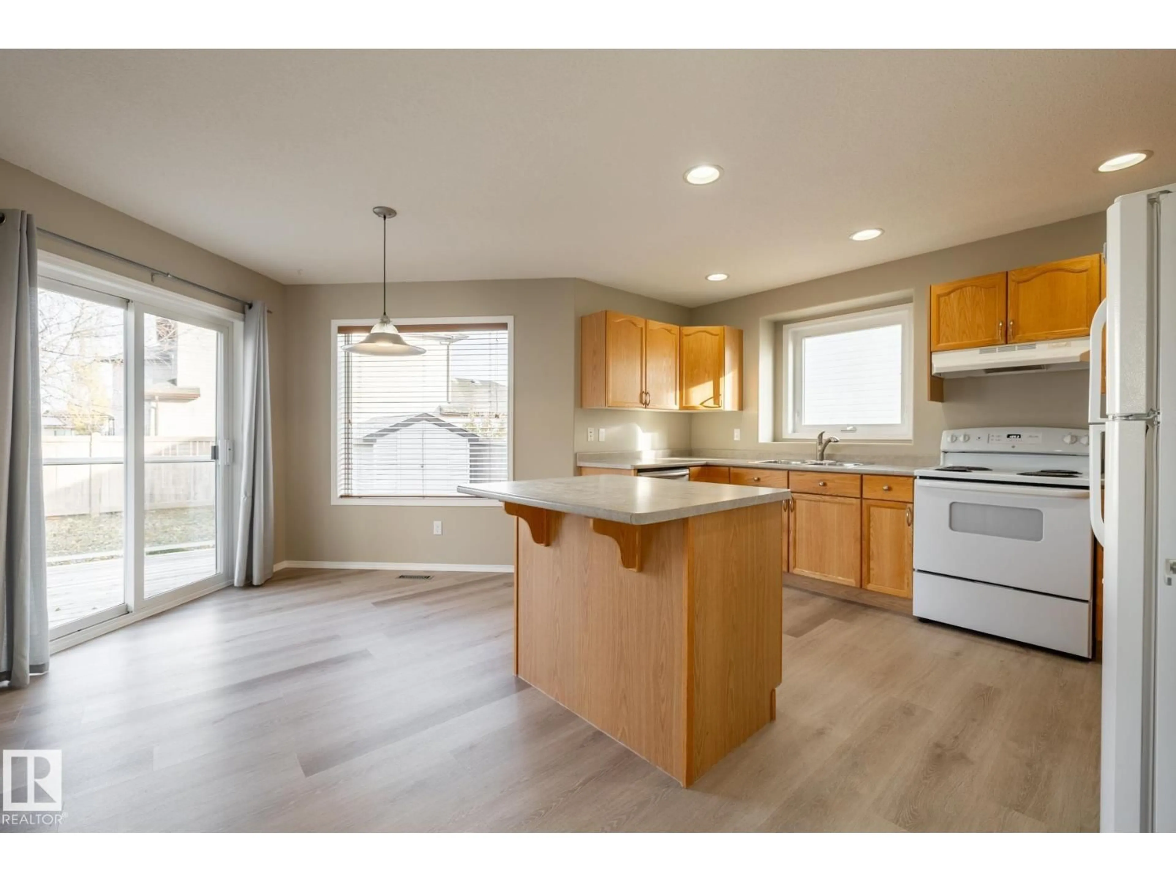 Open concept kitchen, wood/laminate floor for 98 CHAMPLAIN PL, Beaumont Alberta T4X1R5