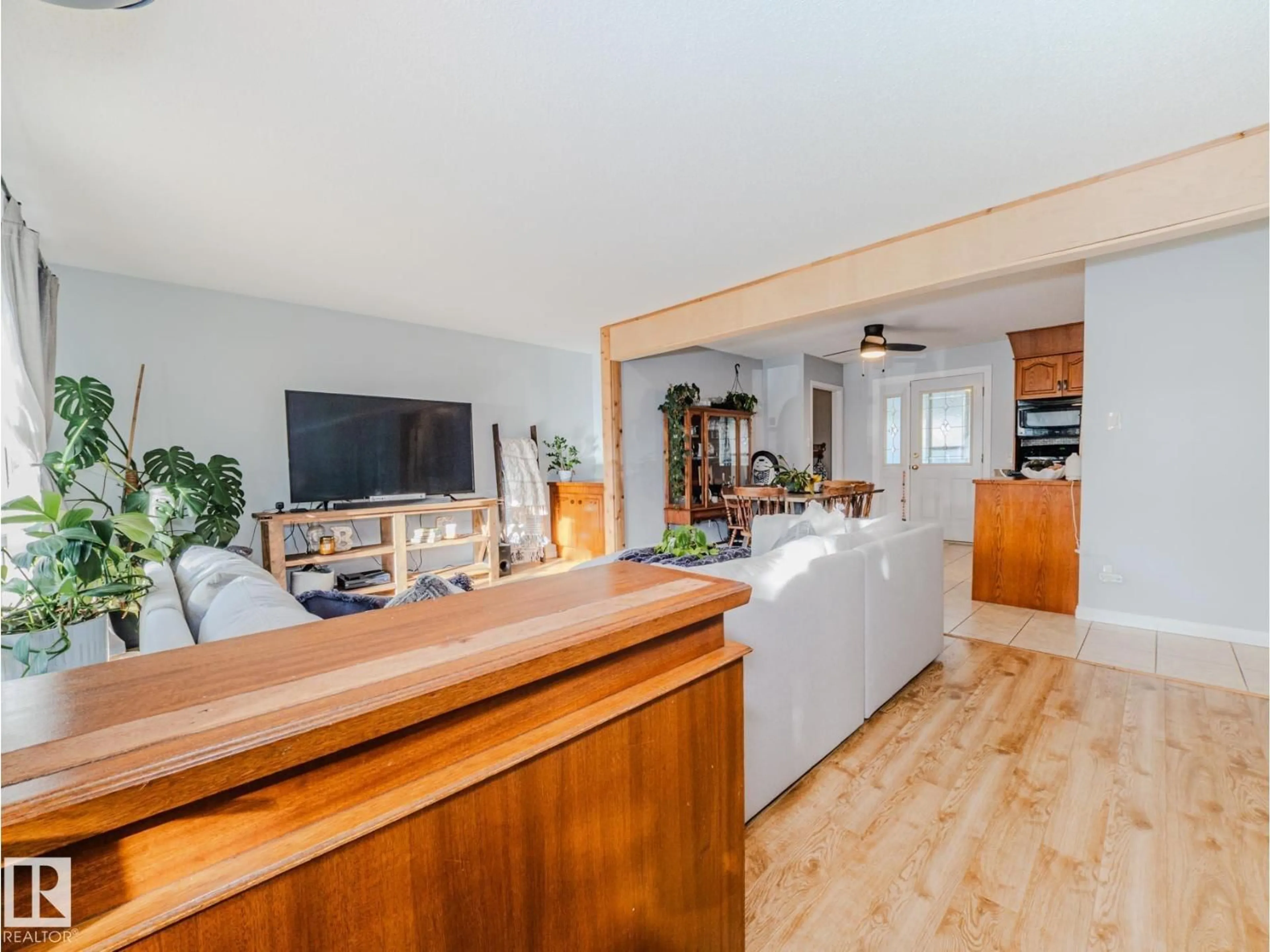 Open concept kitchen, wood/laminate floor for 97 MARION DR, Sherwood Park Alberta T8A2G8