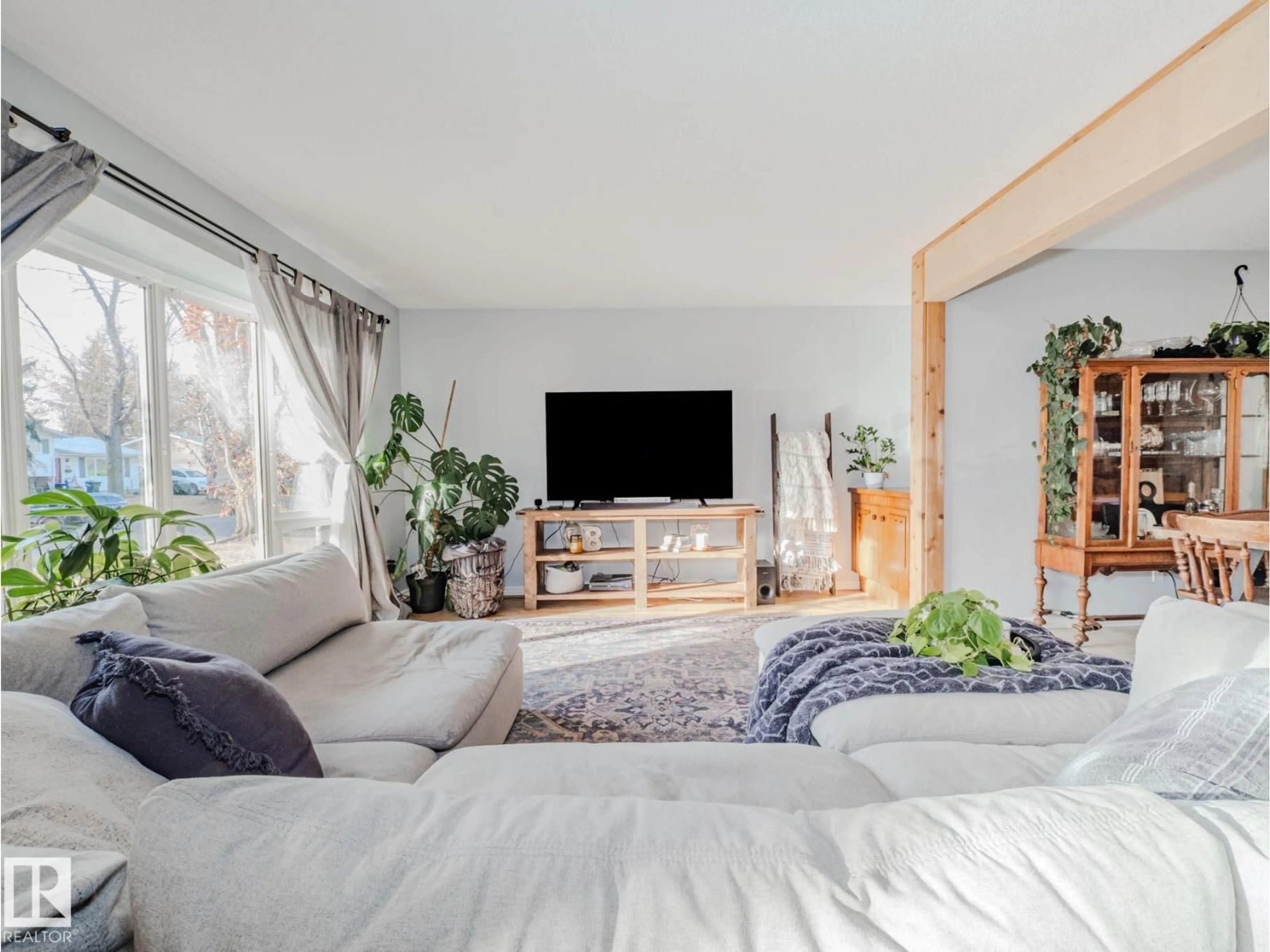 Living room with furniture, unknown for 97 MARION DR, Sherwood Park Alberta T8A2G8