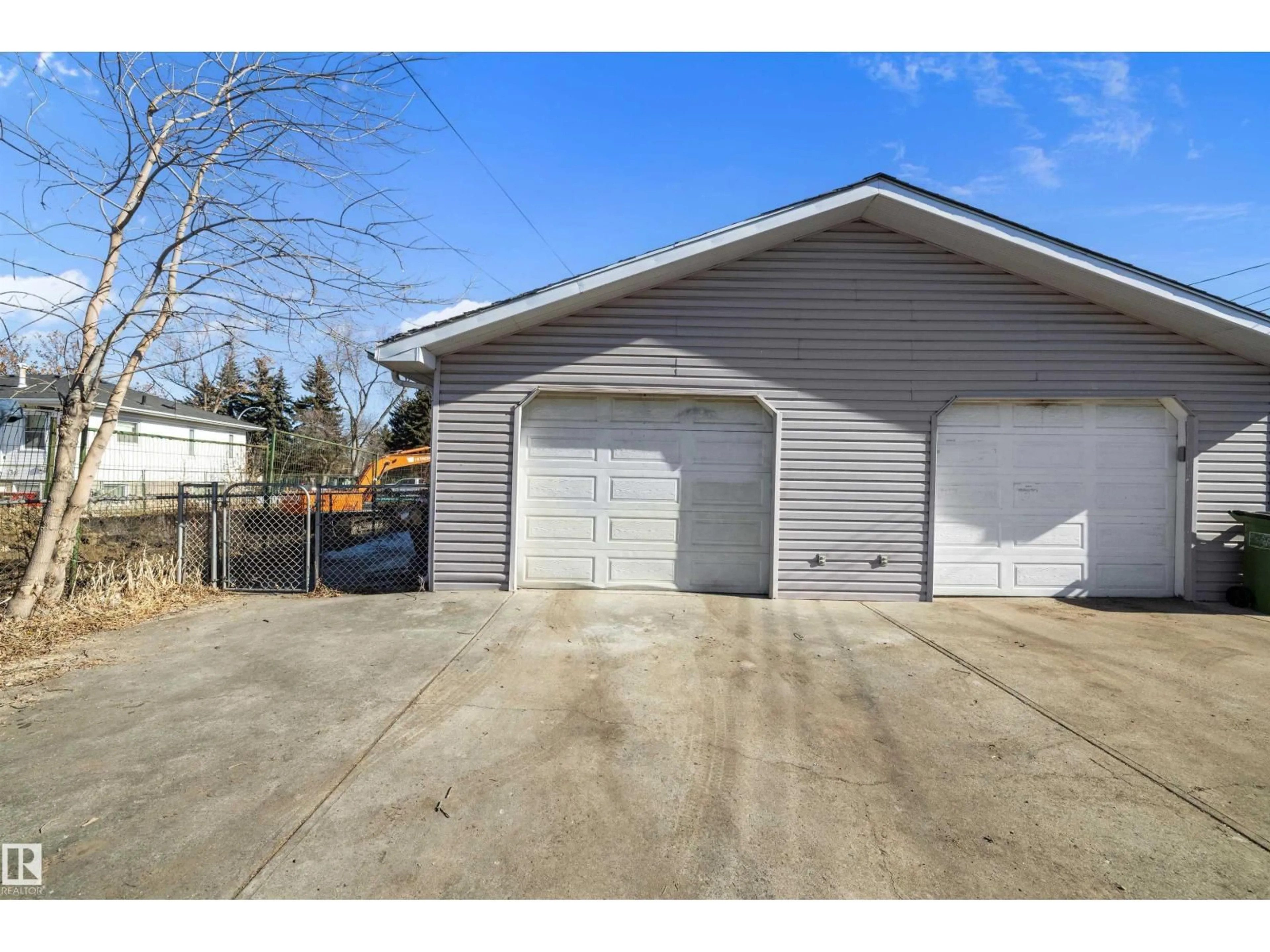 Indoor garage for NW - 12828 125 ST, Edmonton Alberta T5L0T9