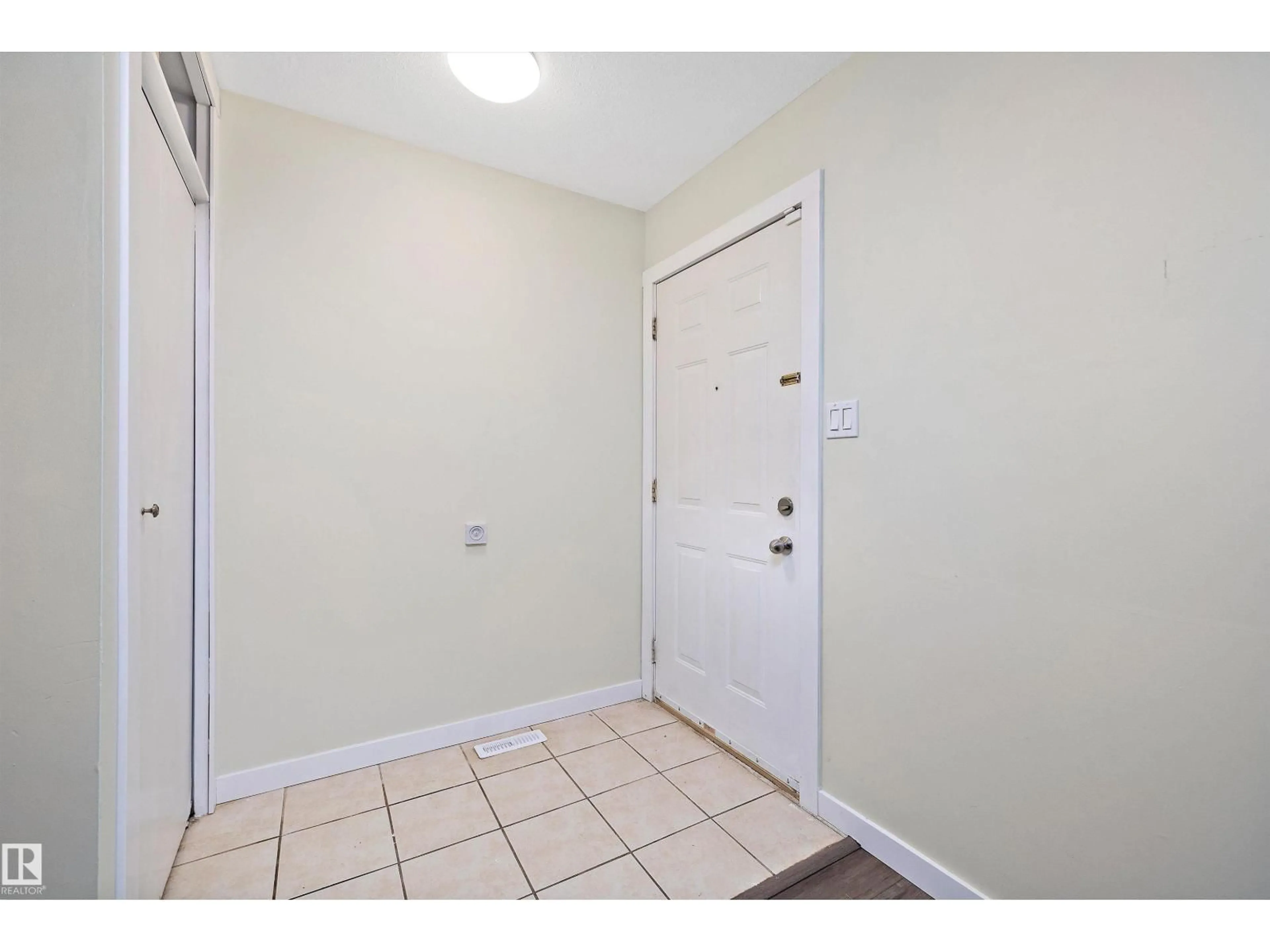 Indoor entryway for NW - 12828 125 ST, Edmonton Alberta T5L0T9