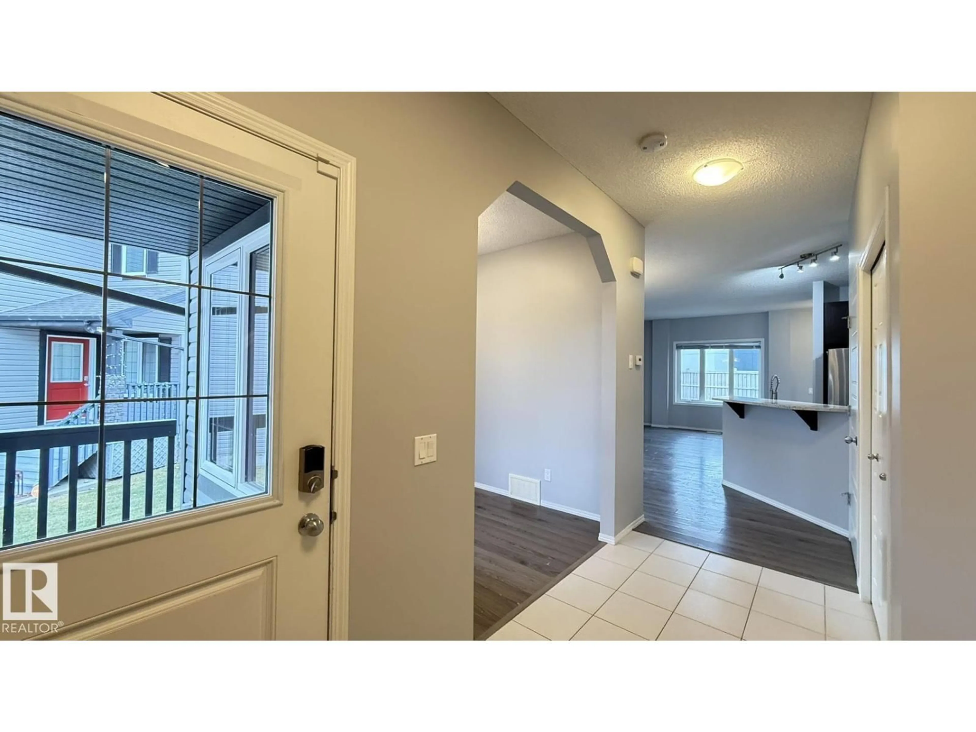 Indoor entryway for 7185 CARDINAL WY, Edmonton Alberta T6W2Y3