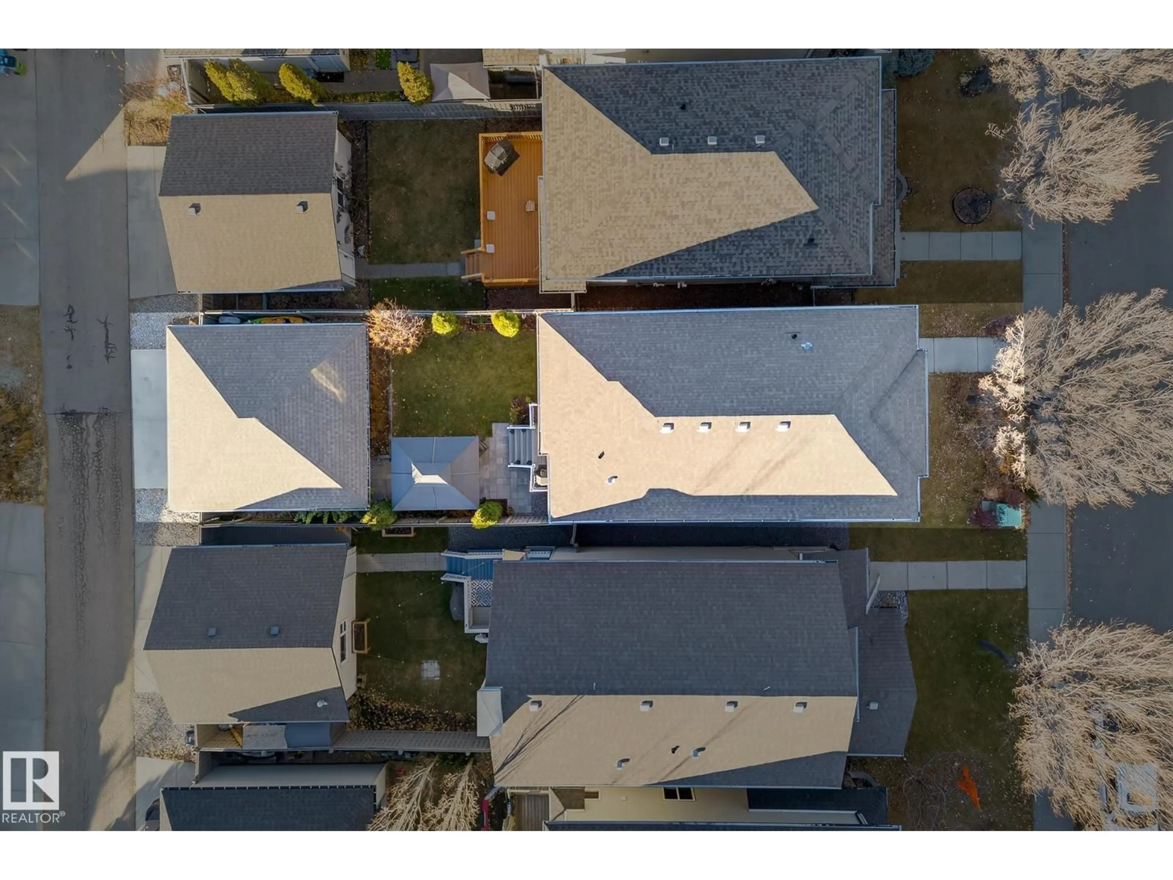 A pic from outside/outdoor area/front of a property/back of a property/a pic from drone, street for 2465 AUSTIN CR, Edmonton Alberta T6W0L4