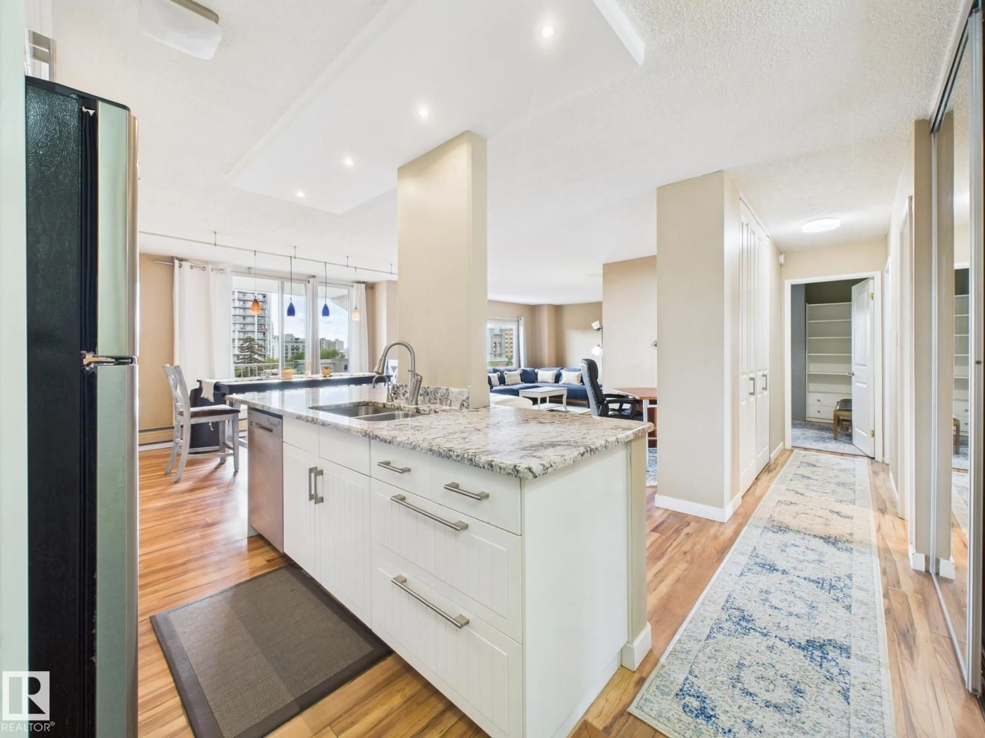 Contemporary kitchen, unknown for #603 - 9909 110 ST, Edmonton Alberta T5K2E5