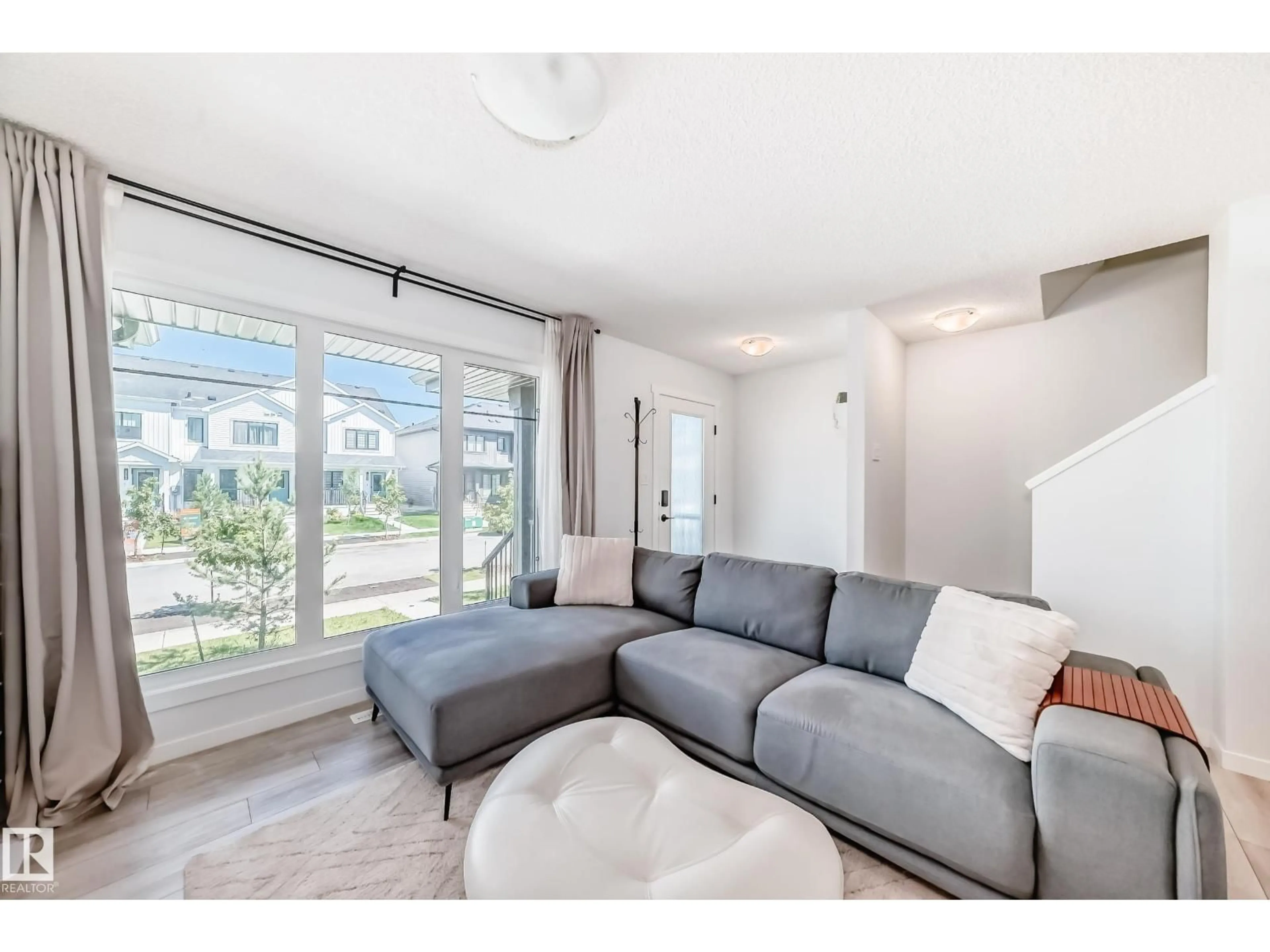 Living room with furniture, unknown for SW - 5043 KINNEY LI, Edmonton Alberta T6W5G5