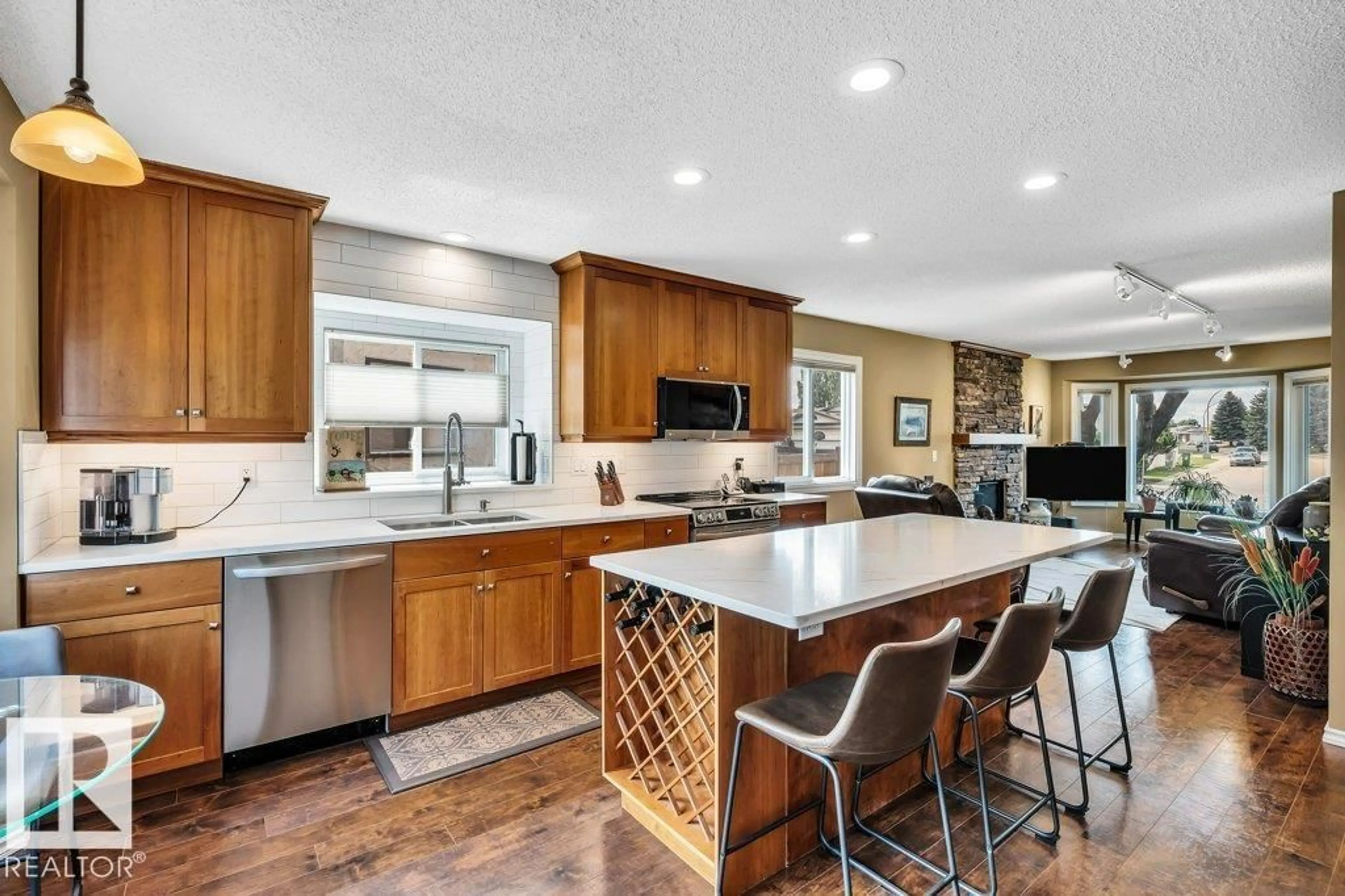 Open concept kitchen, ceramic/tile floor for NW - 15419 78 ST, Edmonton Alberta T5Z2S8