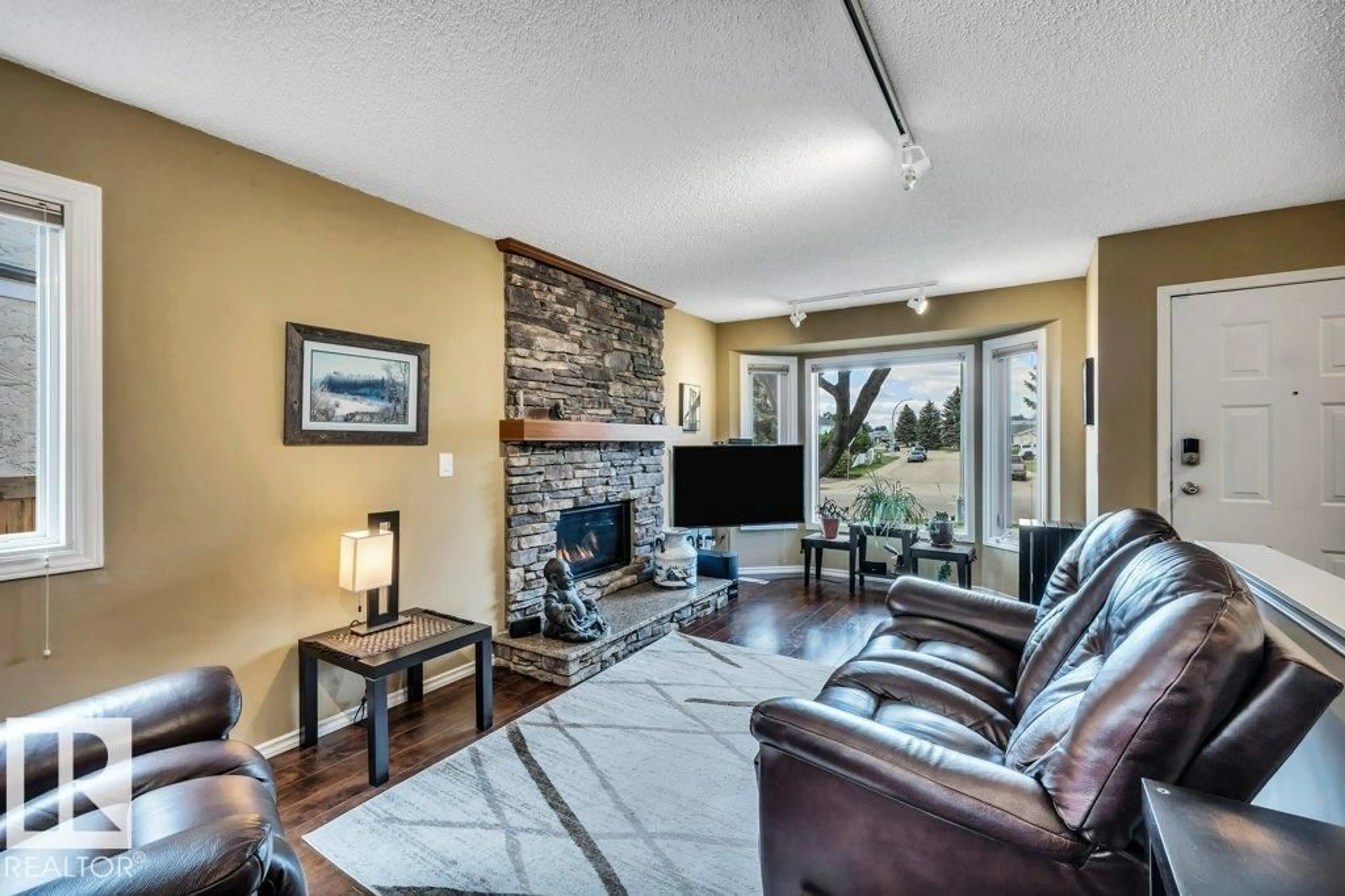 Living room with furniture, unknown for NW - 15419 78 ST, Edmonton Alberta T5Z2S8