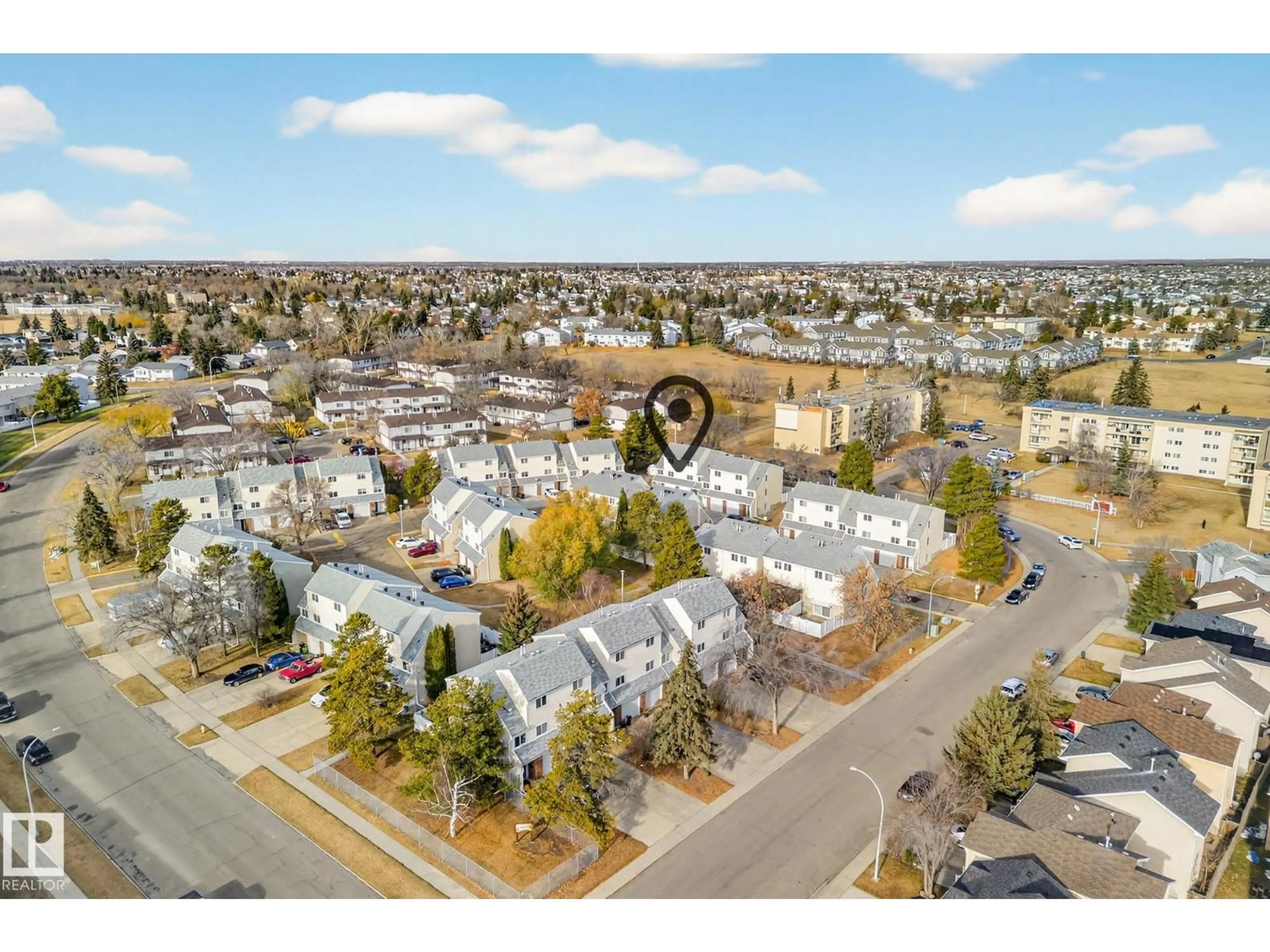 A pic from outside/outdoor area/front of a property/back of a property/a pic from drone, street for 14624 52 ST, Edmonton Alberta T5A3M7