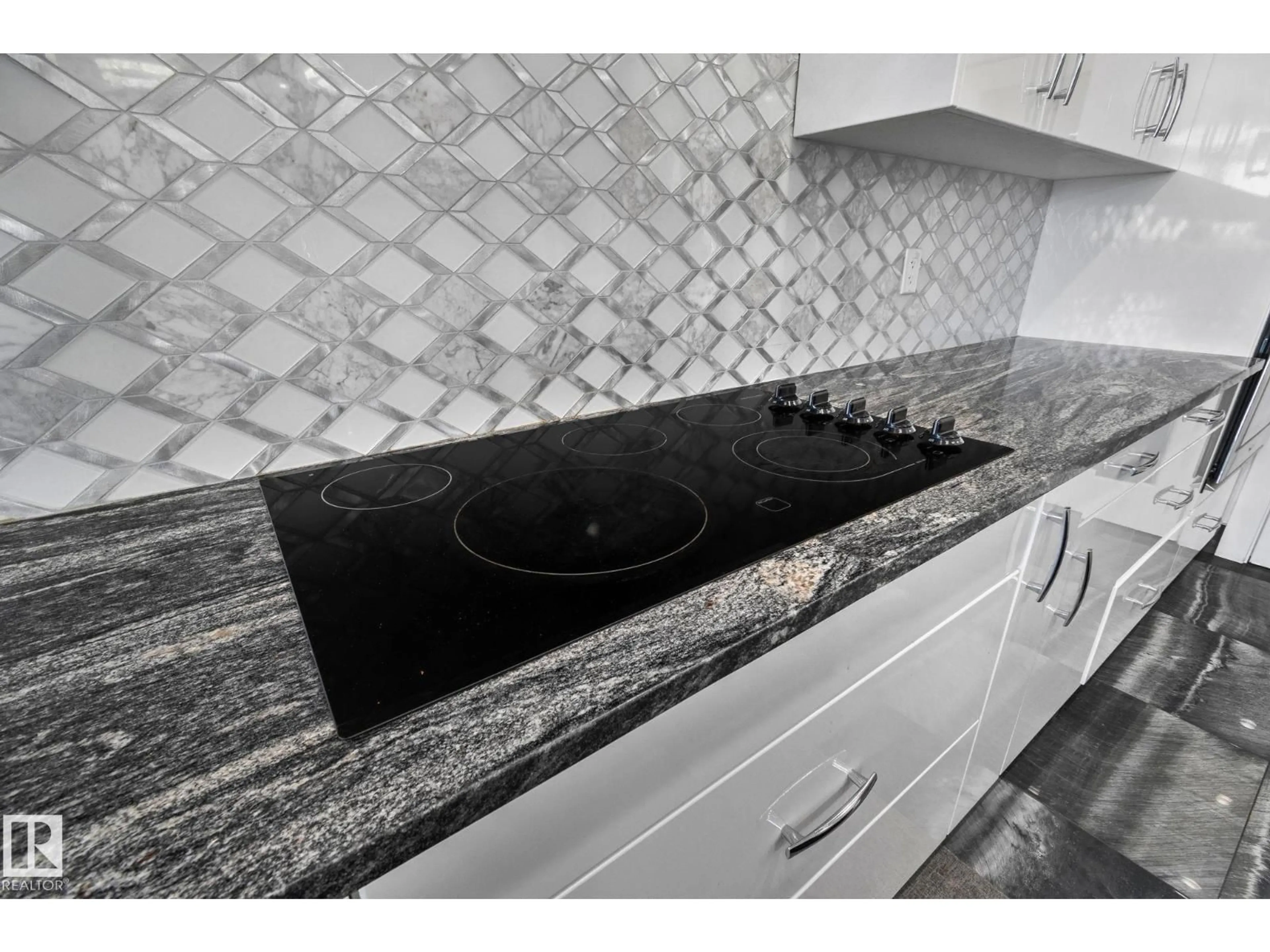 Contemporary kitchen, ceramic/tile floor for NW - 7516 182 AV, Edmonton Alberta T5Z0M1