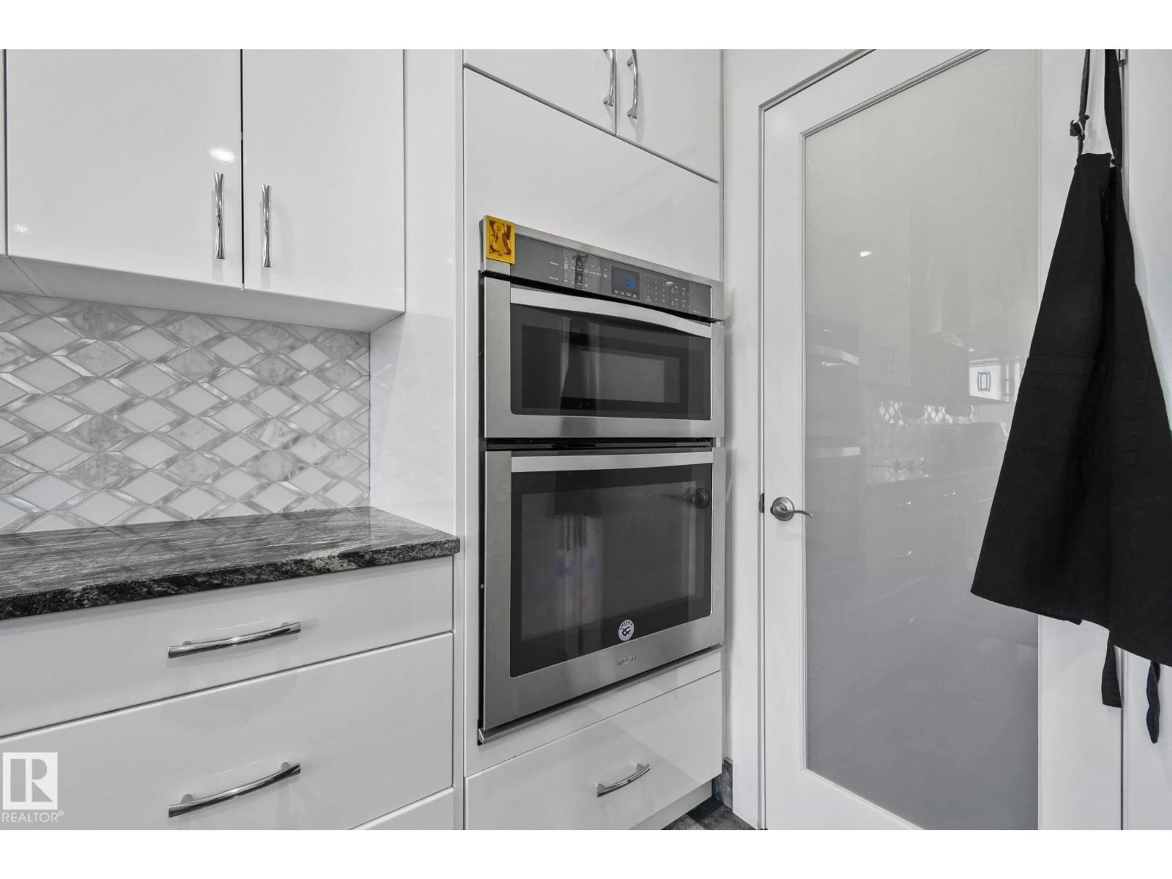 Standard kitchen, ceramic/tile floor for NW - 7516 182 AV, Edmonton Alberta T5Z0M1