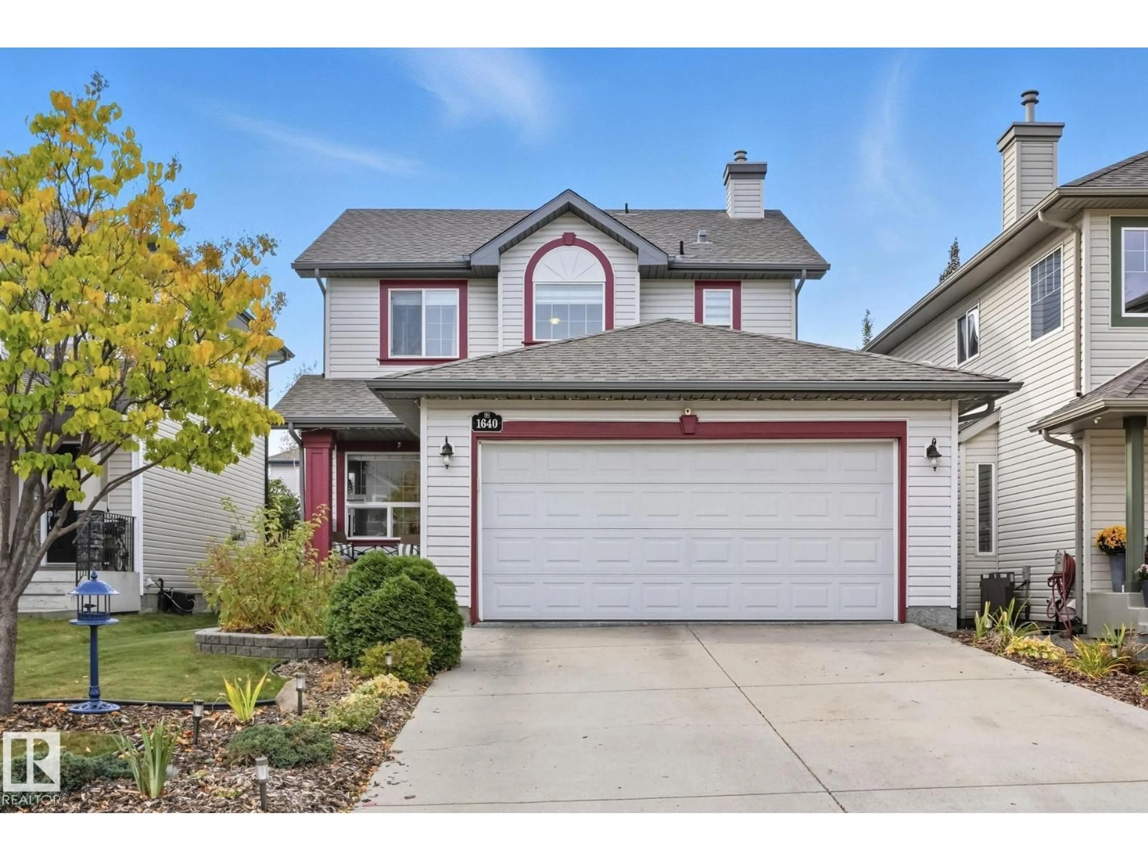 Home with vinyl exterior material, street for 1640 ROBERTSON CL, Edmonton Alberta T6W1K1