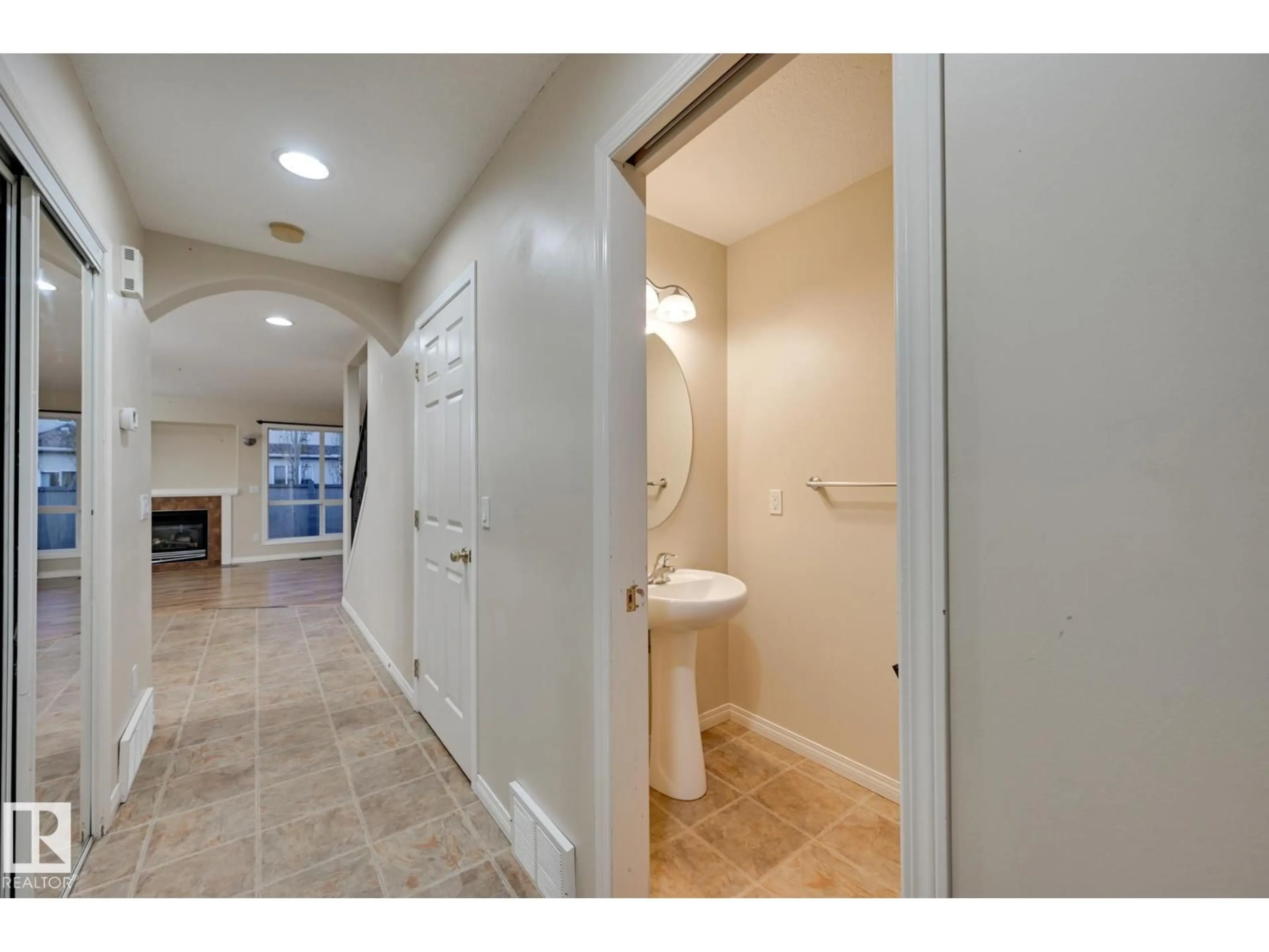 Unknown for 9919 102, Morinville Alberta T8R1V9