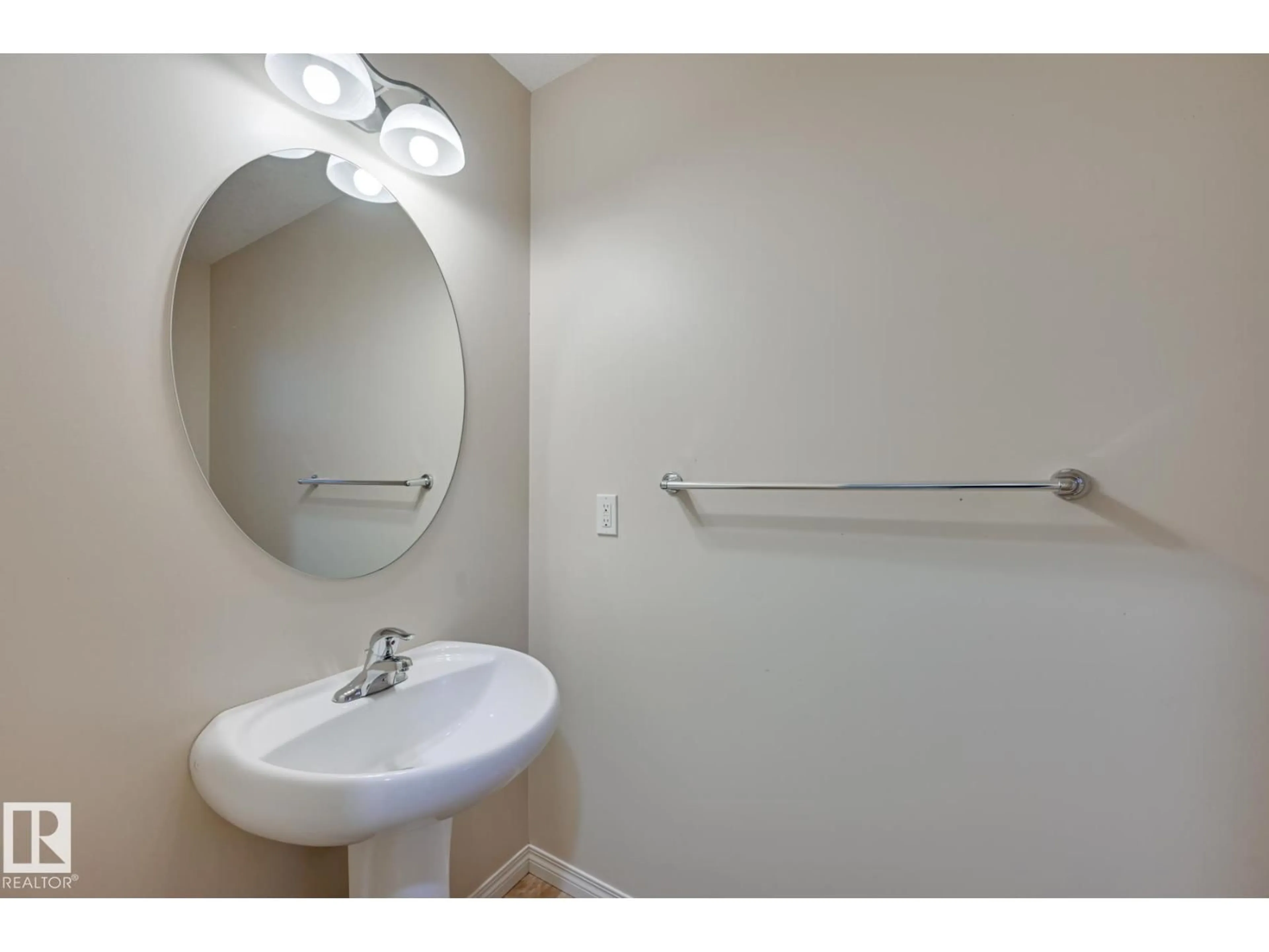 Standard bathroom, unknown for 9919 102, Morinville Alberta T8R1V9