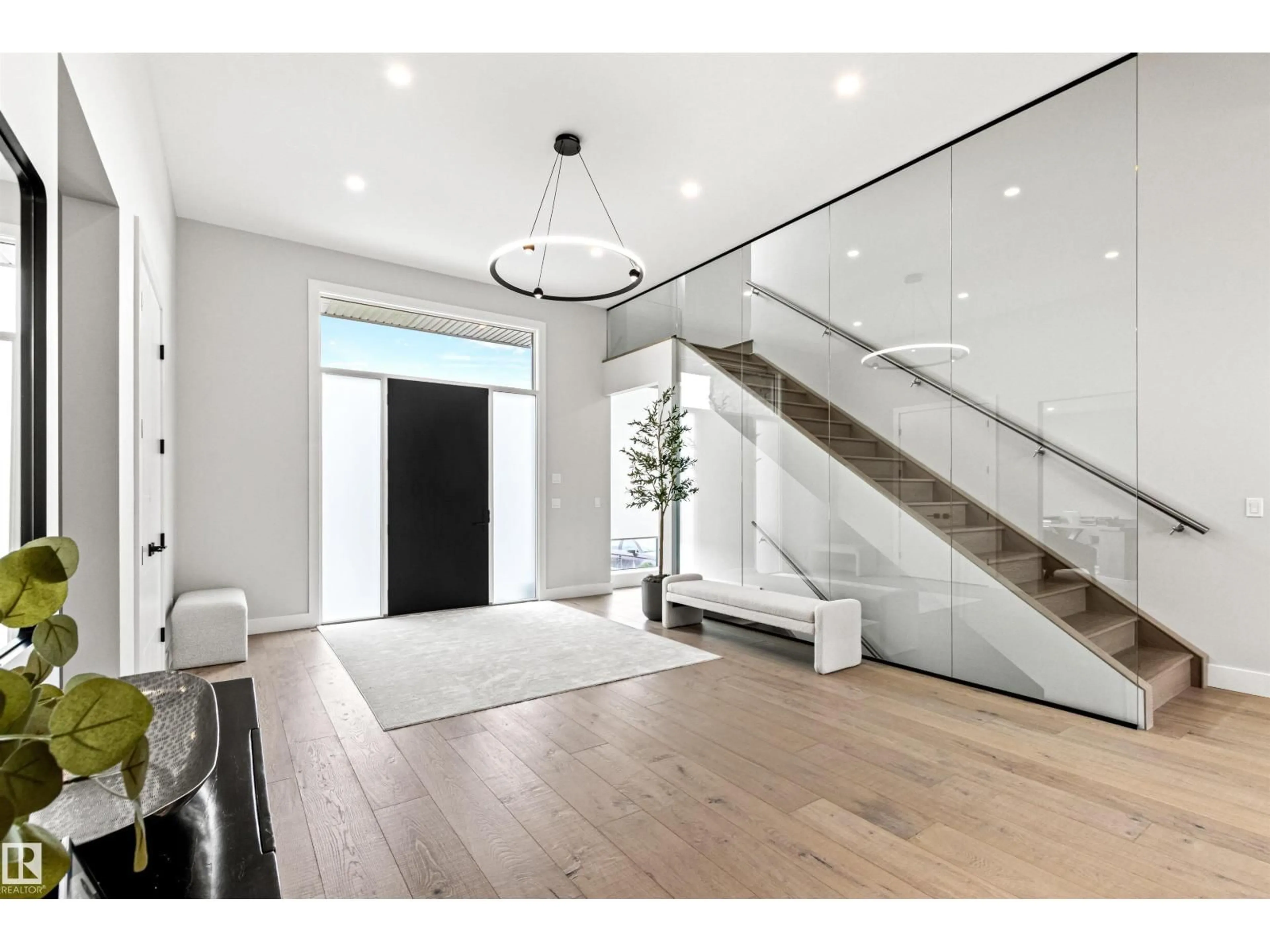 Indoor entryway for 70 PINNACLE SUMMIT, Rural Sturgeon County Alberta T8T0B5