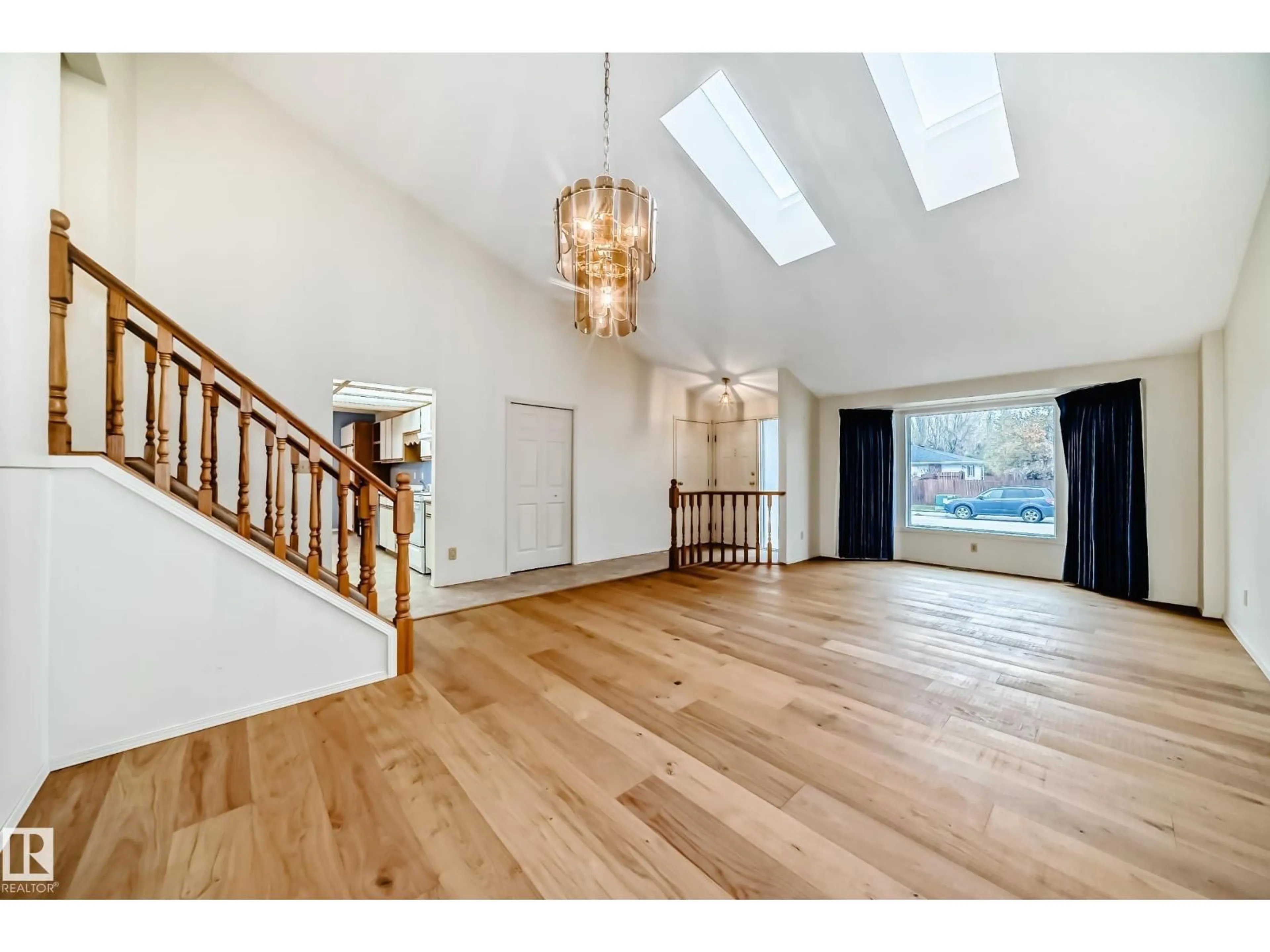 Unknown for 10407 40 AV, Edmonton Alberta T6J6L1