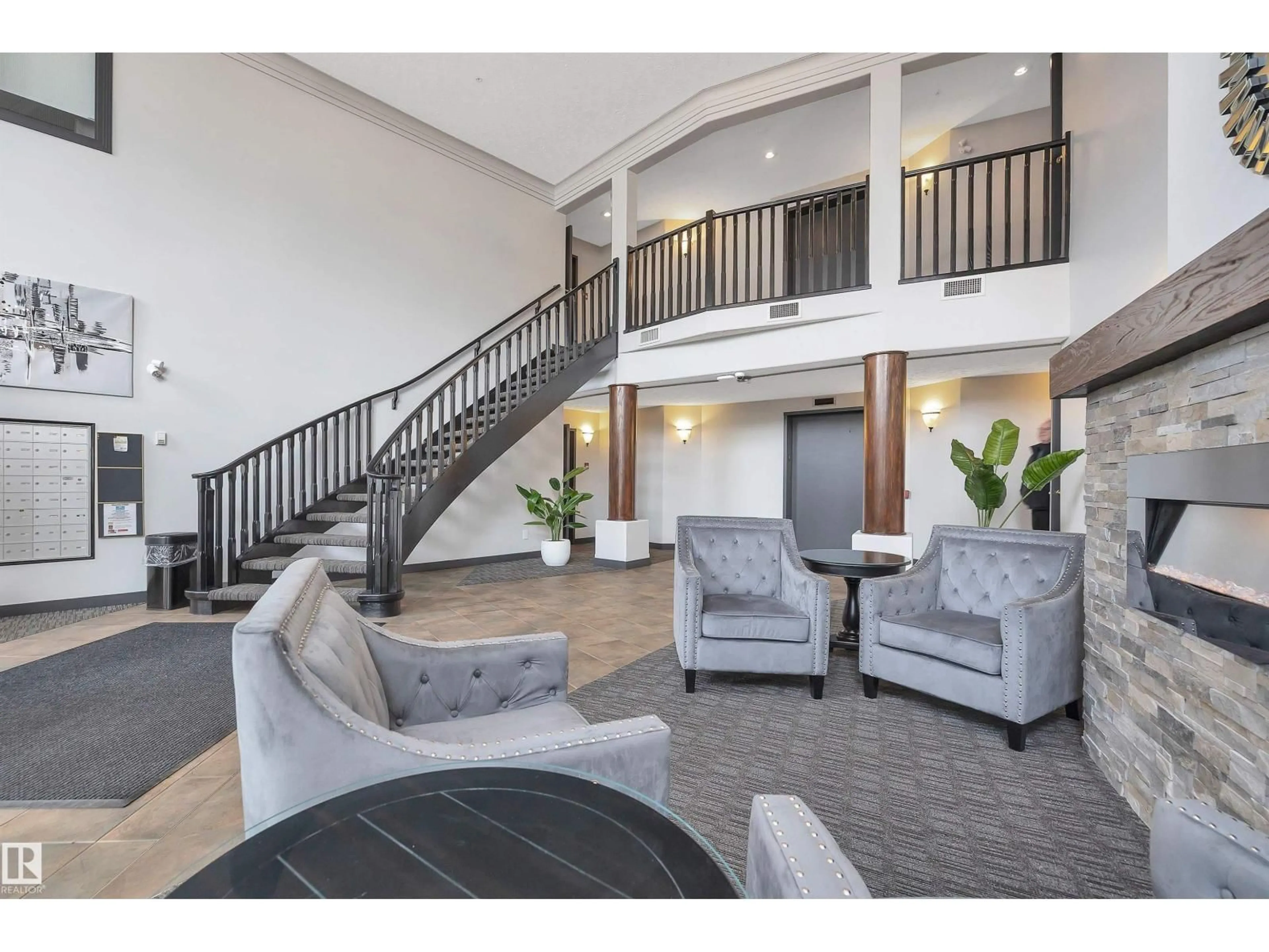 Unknown for 305 - 10221 111 ST NW, Edmonton Alberta T5K2W5