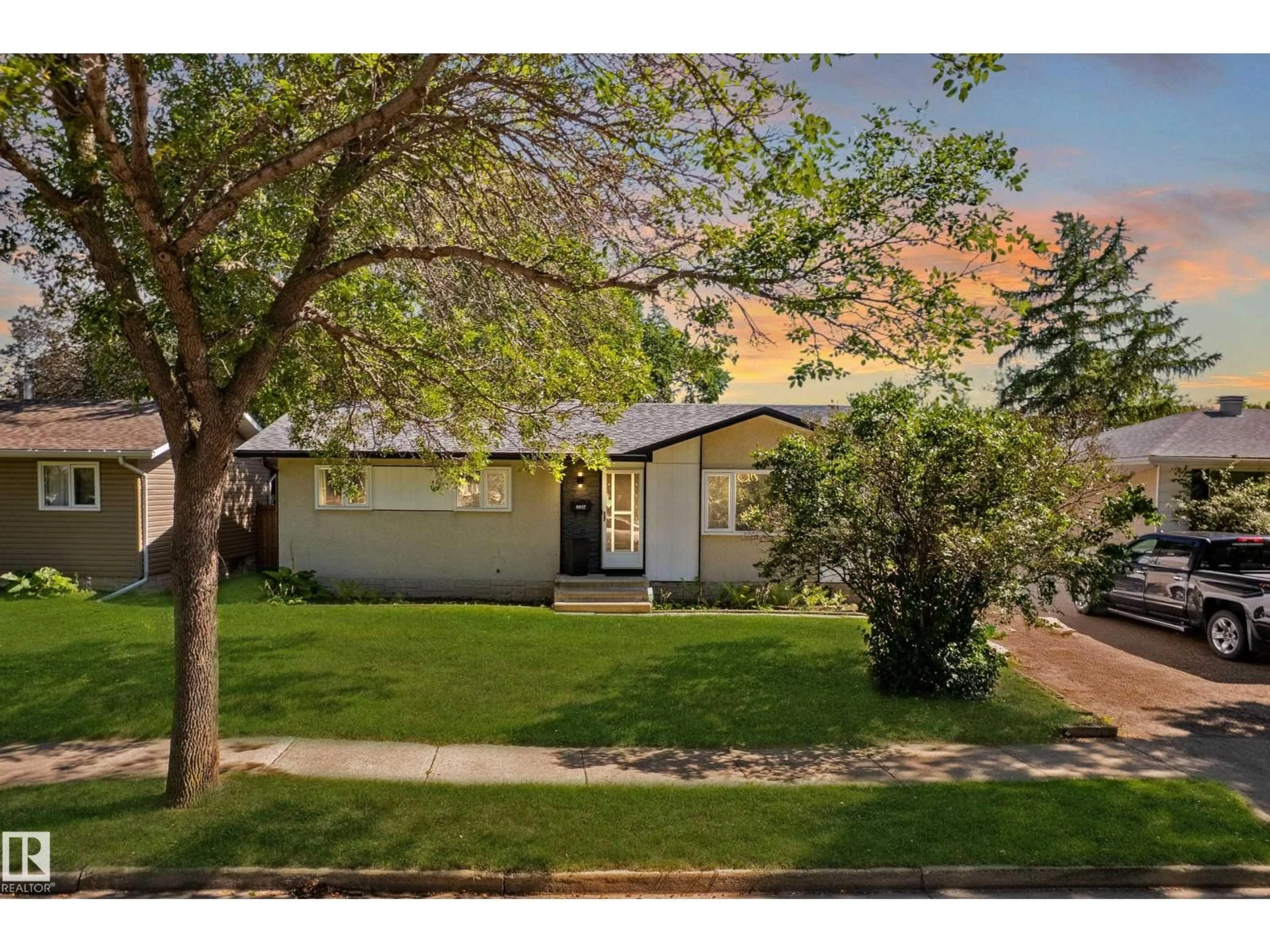 Home with vinyl exterior material, street for 8937 92 AV, Fort Saskatchewan Alberta T8L1A3