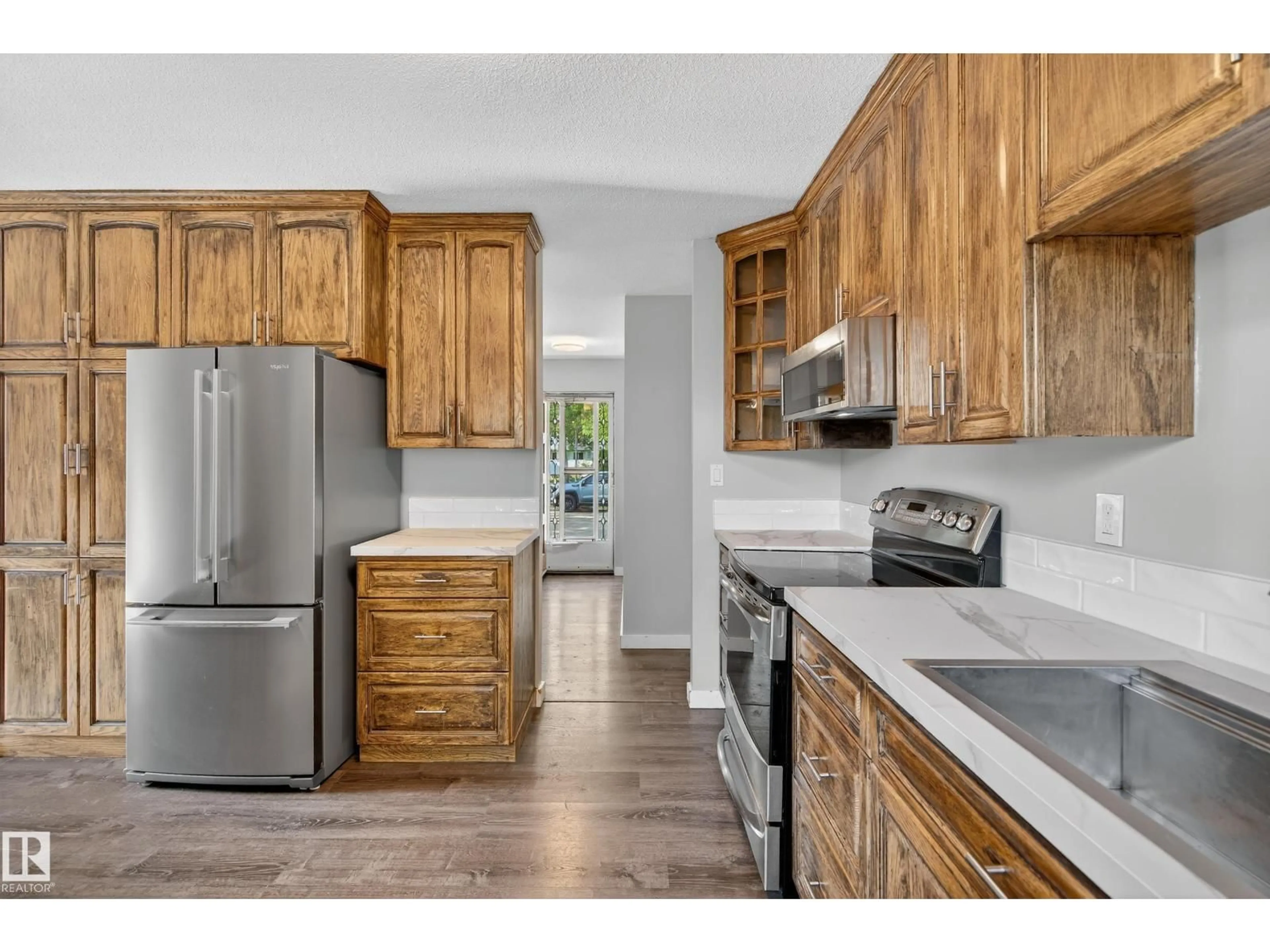 Open concept kitchen, unknown for 8937 92 AV, Fort Saskatchewan Alberta T8L1A3