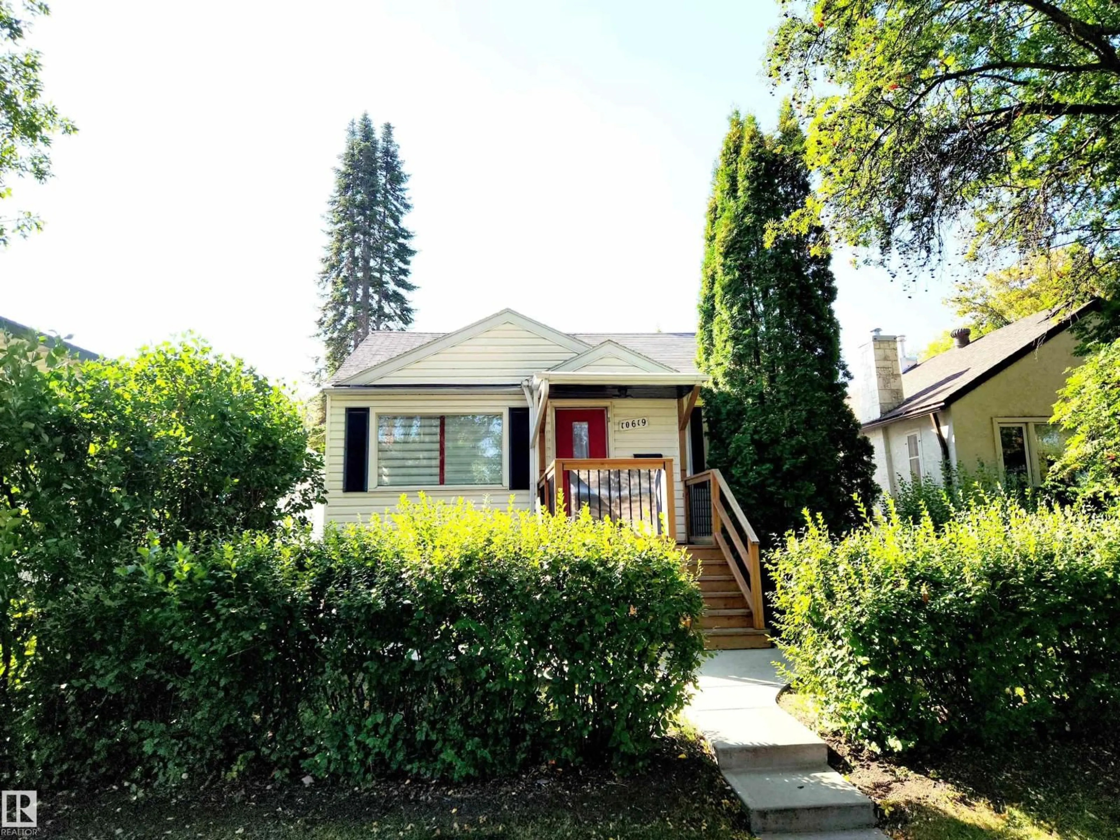 Home with vinyl exterior material, street for 10619 72 AV, Edmonton Alberta T6E0Z8