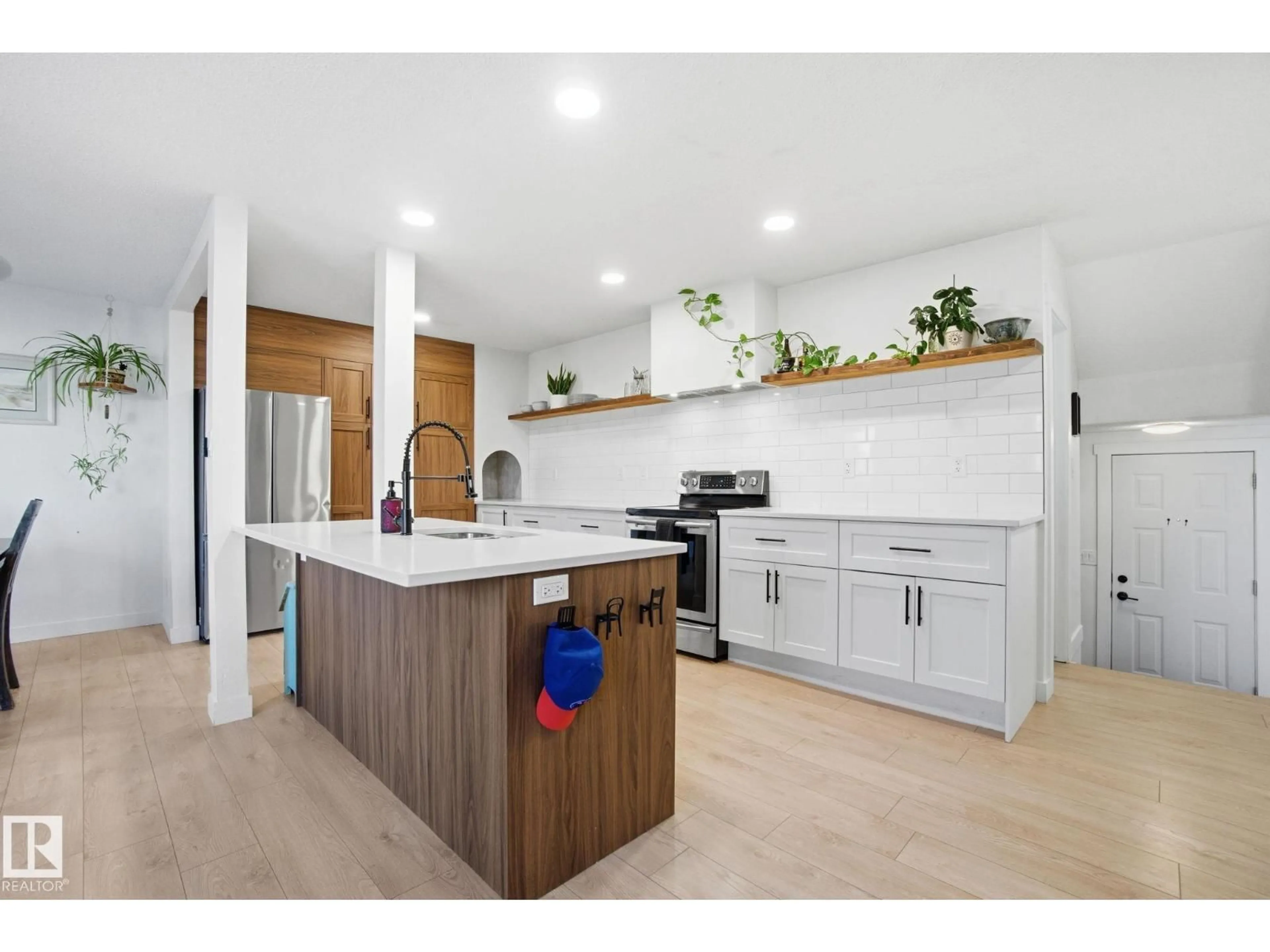 Open concept kitchen, unknown for 272 GRANDIN VG, St. Albert Alberta T8N2R6